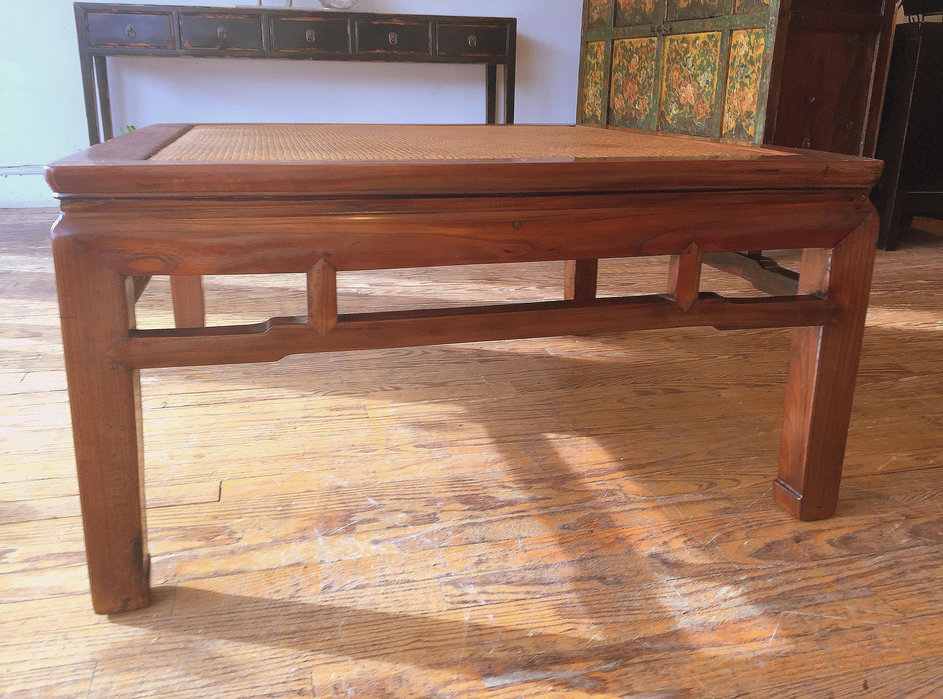 Bois Jumu Square Low Table / Coffee Table avec Canned Top en vente
