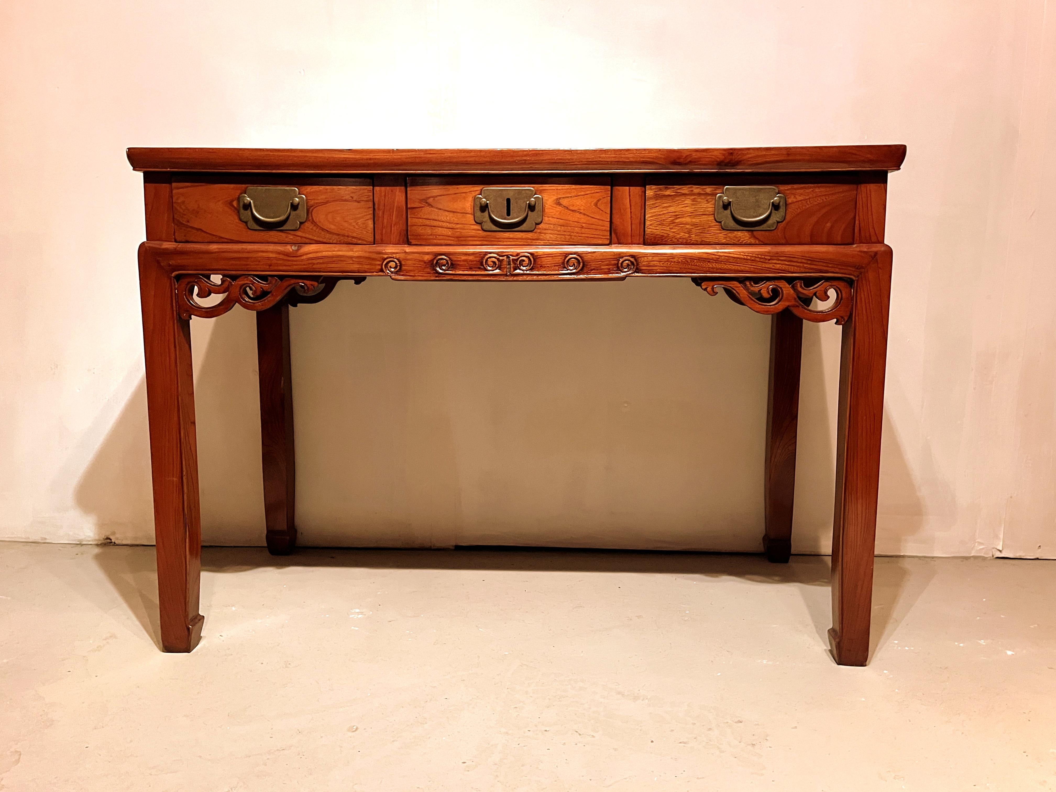 Chinois Bureau Jumu Wood avec trois tiroirs en vente