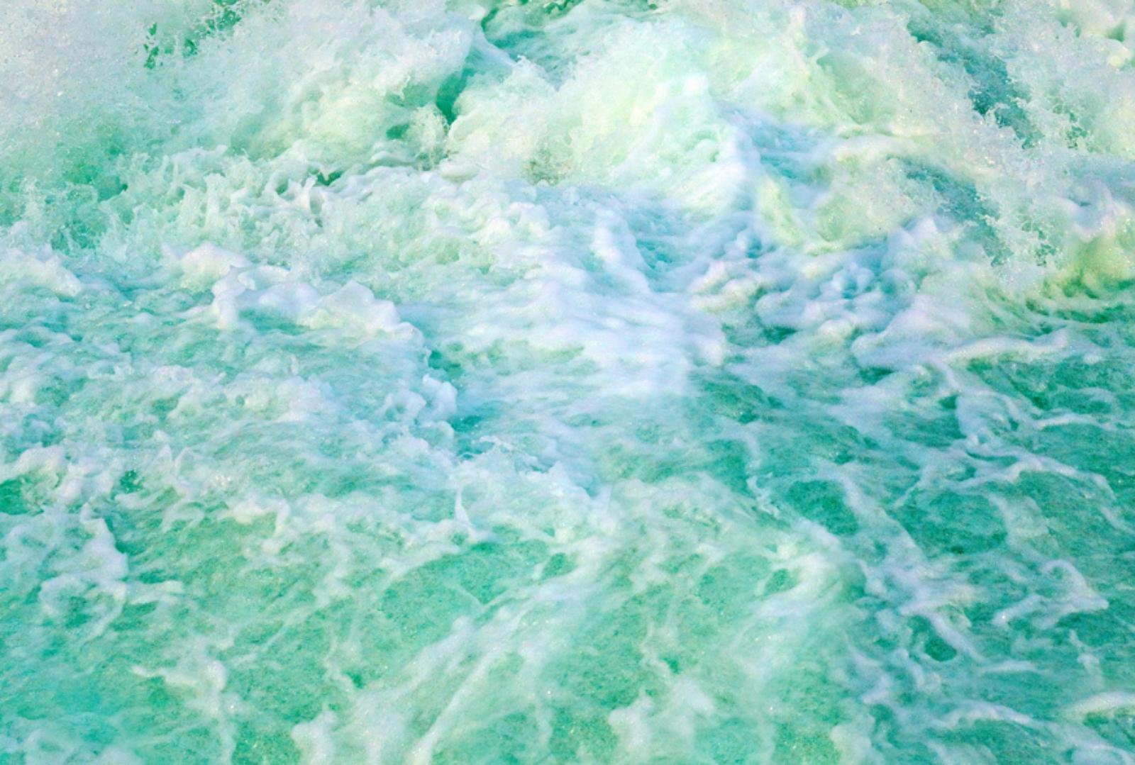 Invisible Scape - Jun Ahn, Wasser, Welle, Sommer, Blau, Ozean, Farbfotografie im Angebot 2