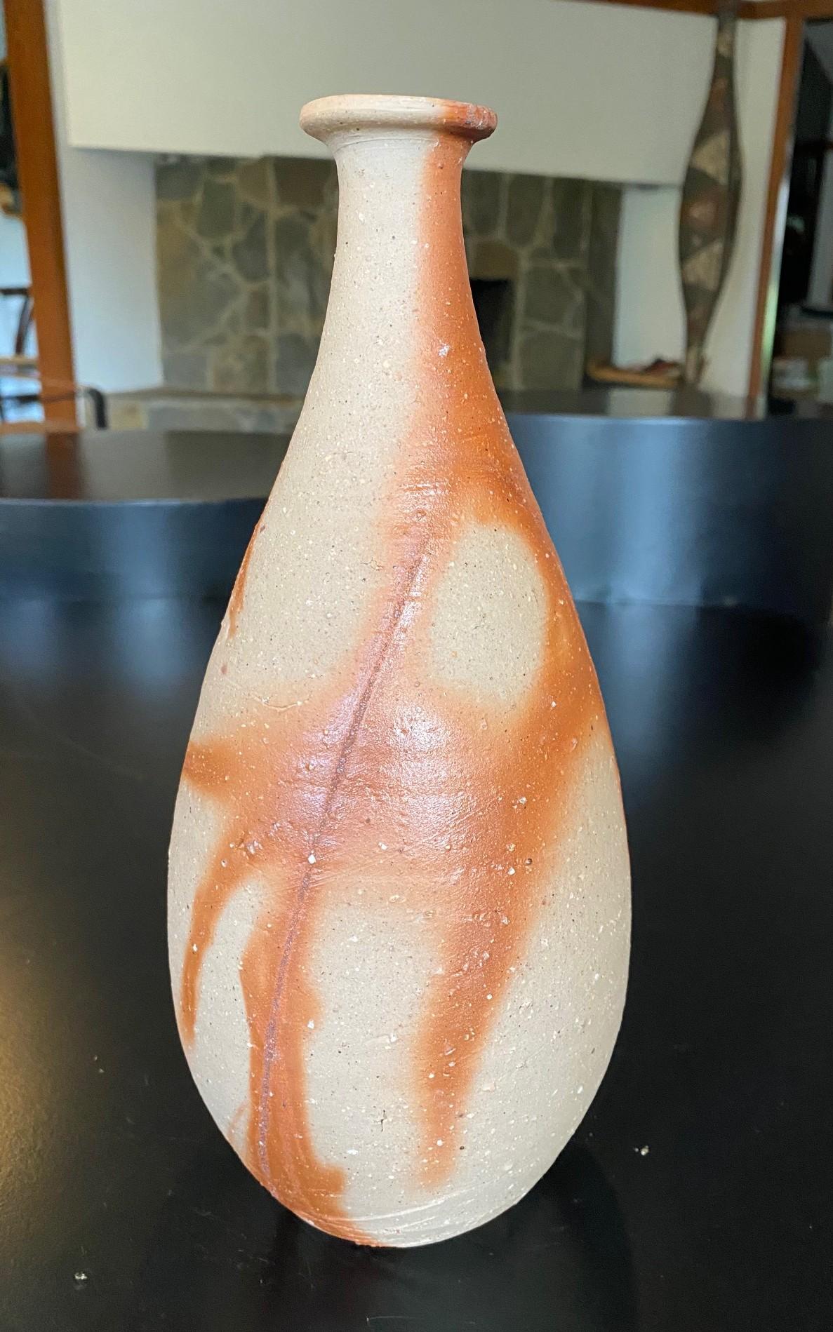 20ième siècle Grand vase japonais Bizen Yaki Ware Pottery signé Jun Isezaki en vente