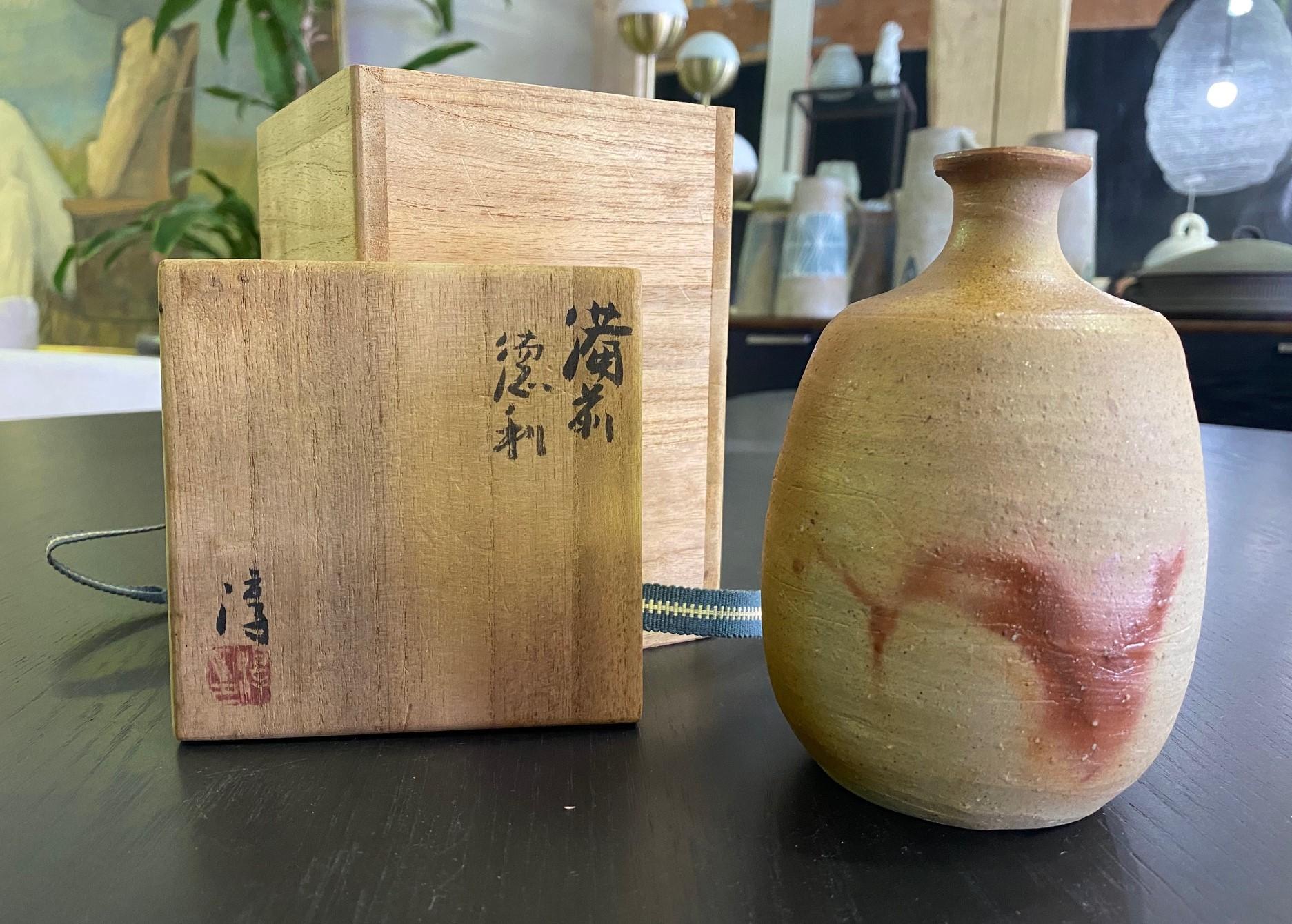Jun Isezaki Signed Japanese Pottery Bizen Ware Sake Bottle Vase with Signed Box 4