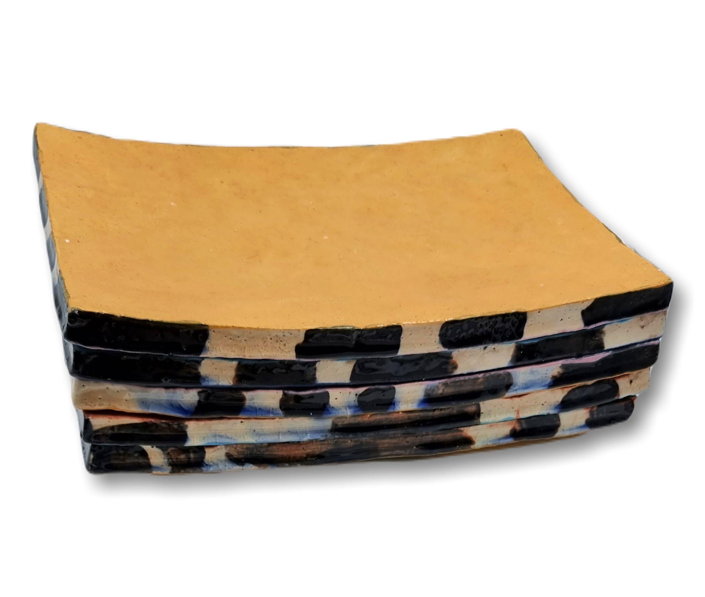 Abstract Sculpture di Jun Kaneko - Lastra piccola (pila di piastre)