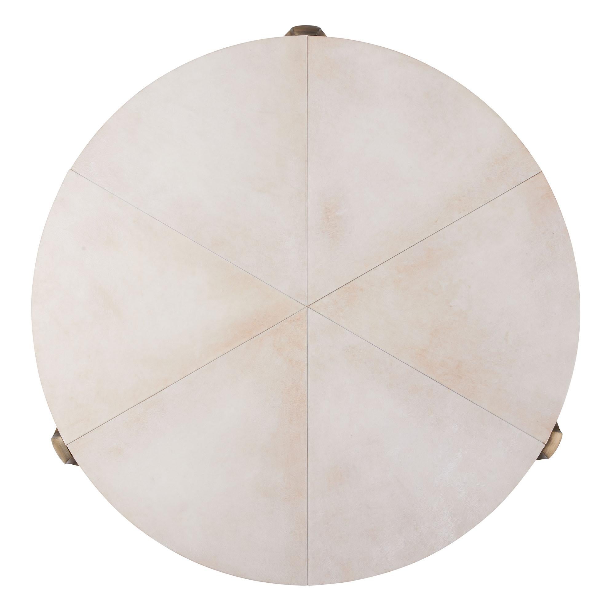 XXI secolo e contemporaneo Tavolino June 2029 - Ottone antico scuro e Vellum avorio in vendita