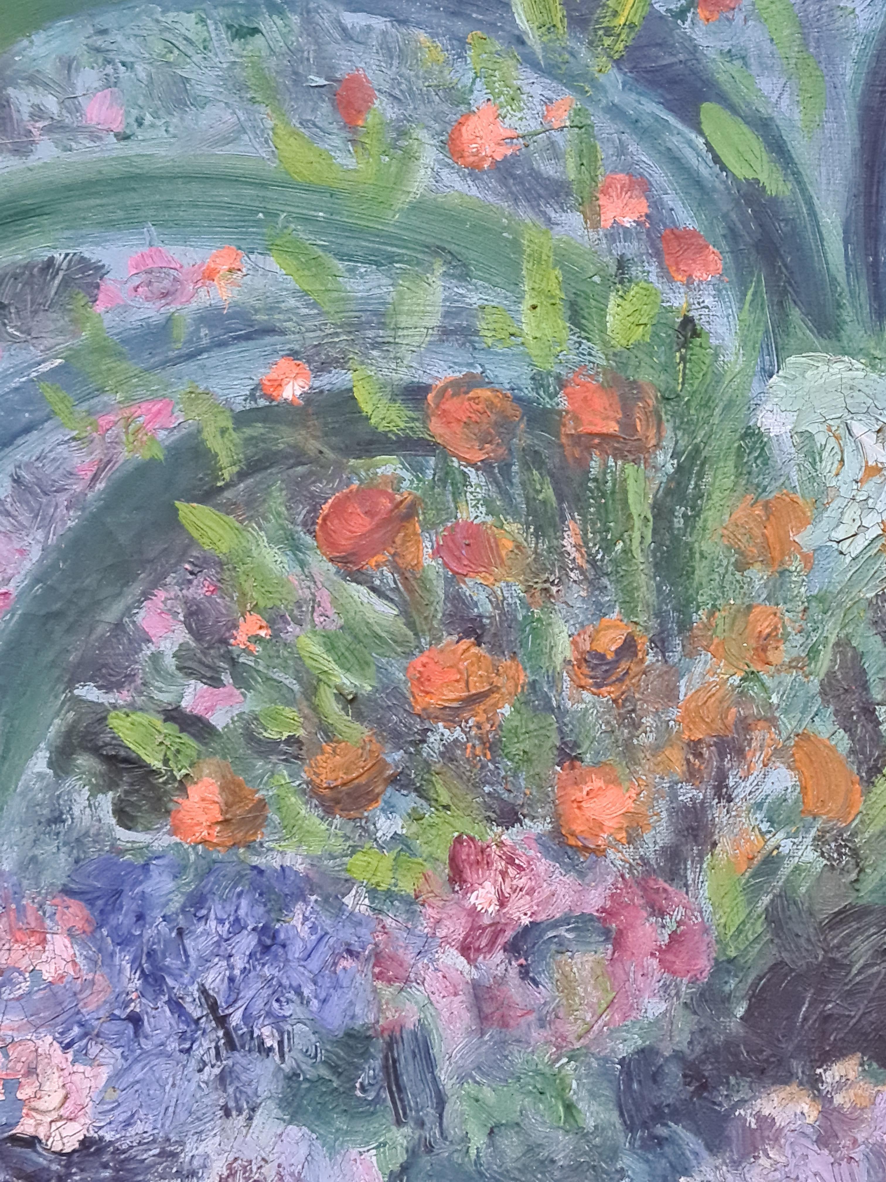 Huile sur toile impressionniste française, vue d'intérieur, plantes à une fenêtre par June Fortan. Le tableau est signé en bas à droite.

Vue intérieure colorée et exubérante d'une collection de plantes et de fleurs devant une grande fenêtre. Fortan