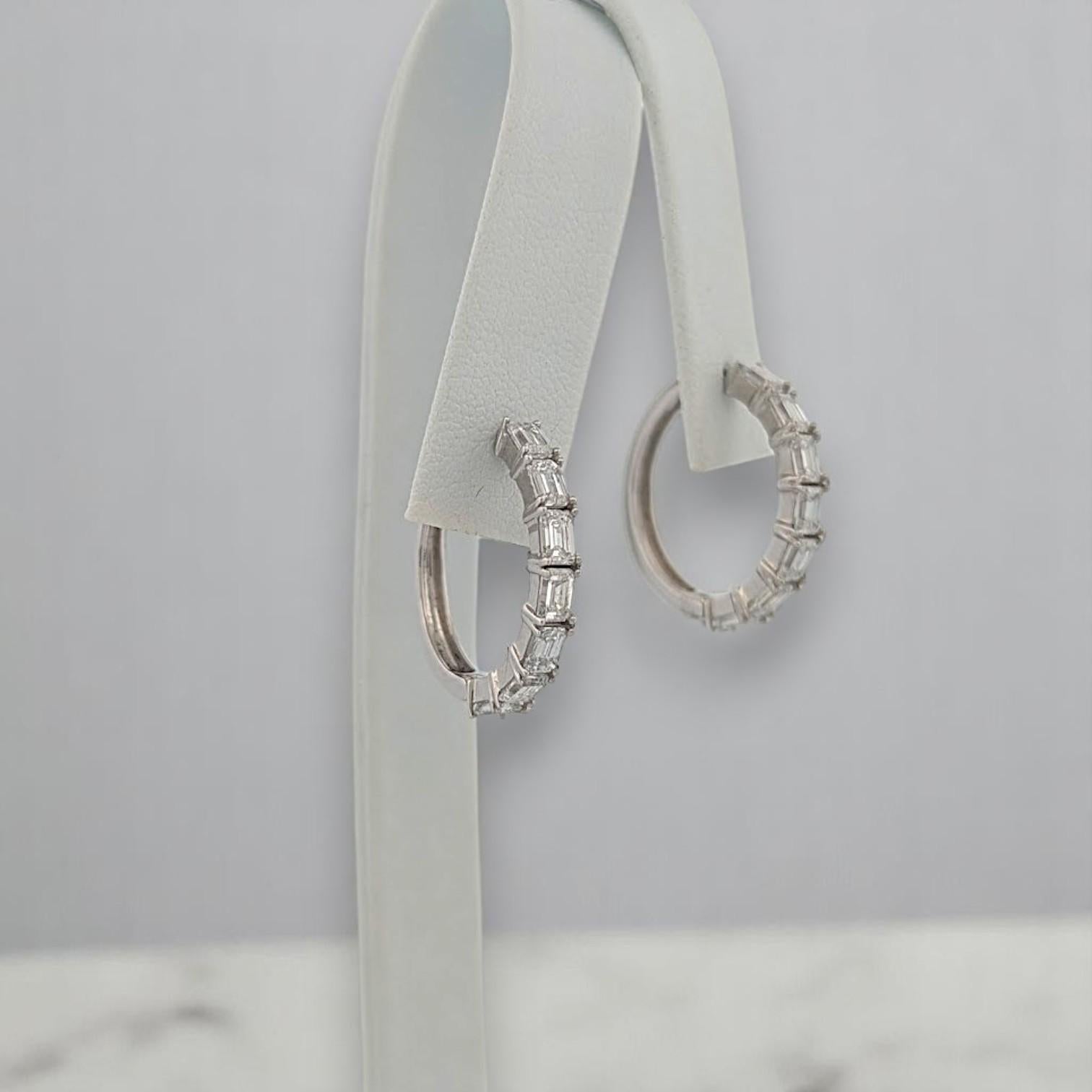 Orecchini a cerchio con diamanti June Lab, cerchi con cerniera in oro bianco 14K regalo di lusso per lei In condizioni Nuovo in vendita a Greeneville, TN