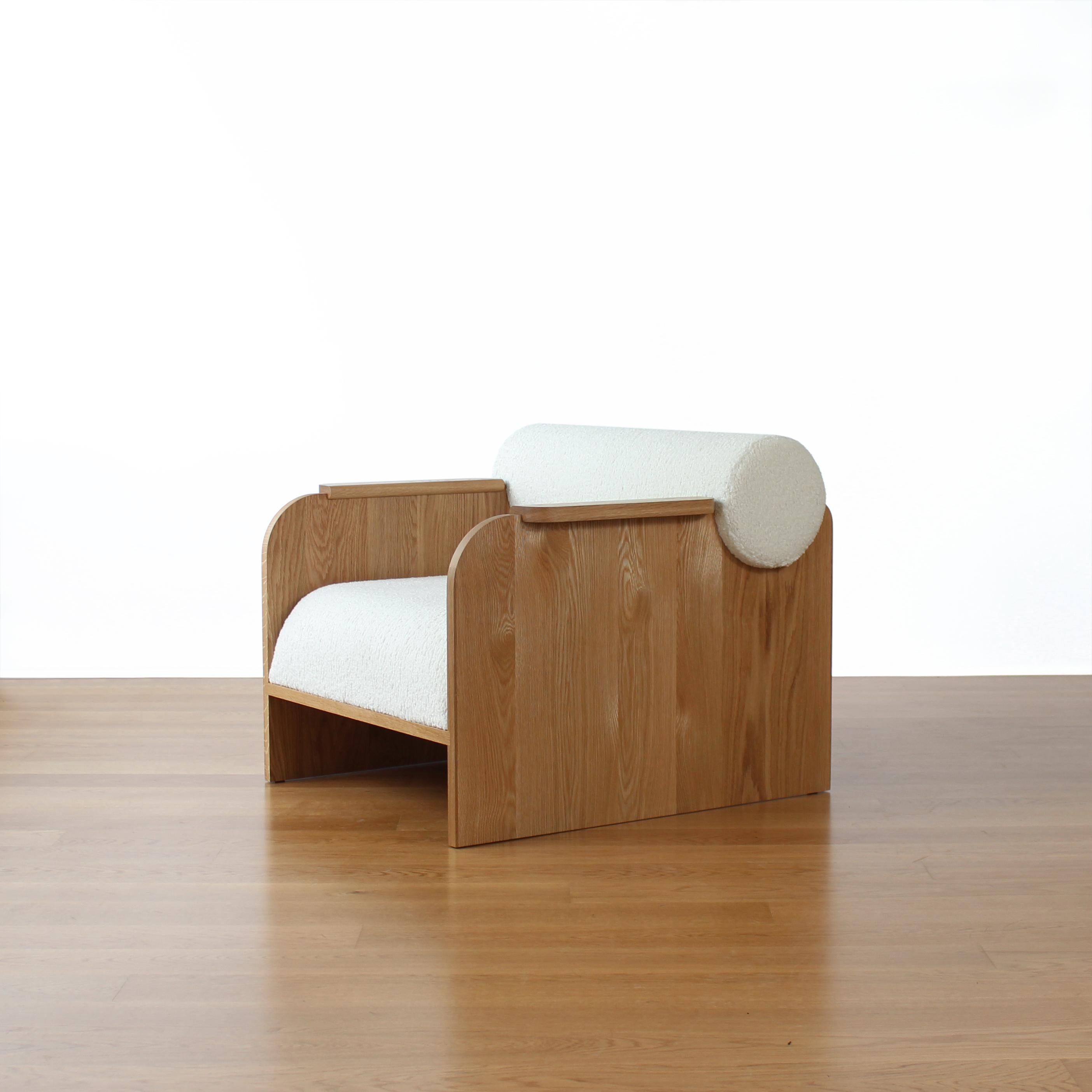 June Lounge Chair von Crump and Kwash 

Gestell aus Massivholz / handgeriebenes Ölfinish / hochwertige Schaumstoffpolsterung / veganer Shearling-Bezug / COM optional

Anpassungen verfügbar.