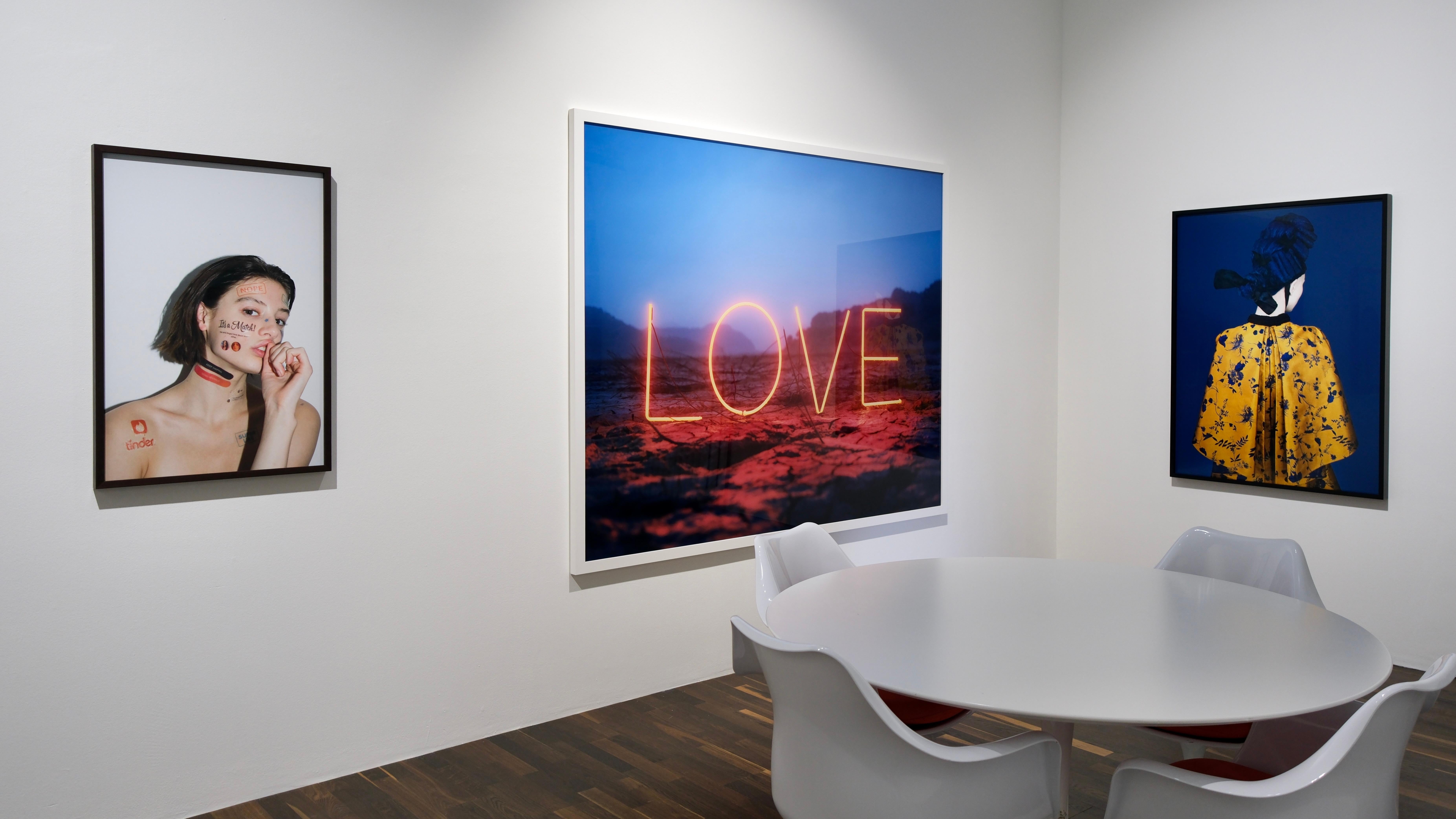 LOVE #1 - Jung Lee, Neon, Testo, Installazione, Simbolo, Arte, Nature in vendita 4