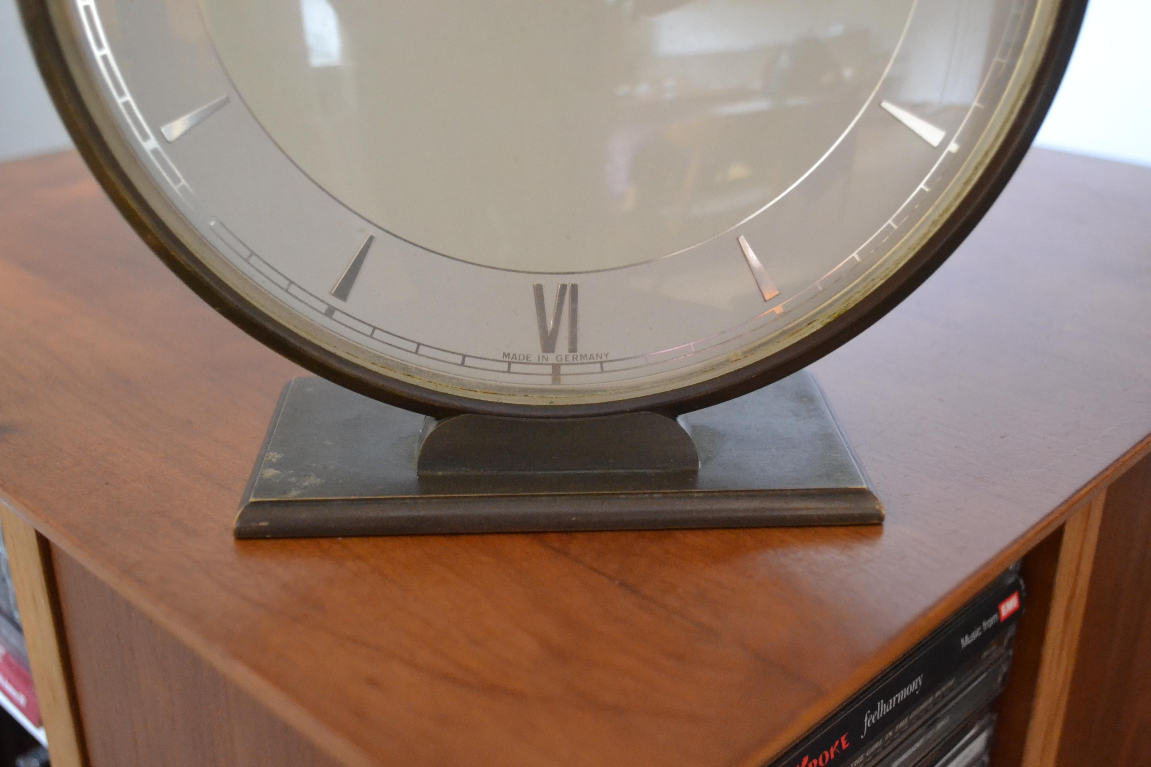 Junghans from the 1950s. Original, signed. The clock is technically efficient. Attractive form.