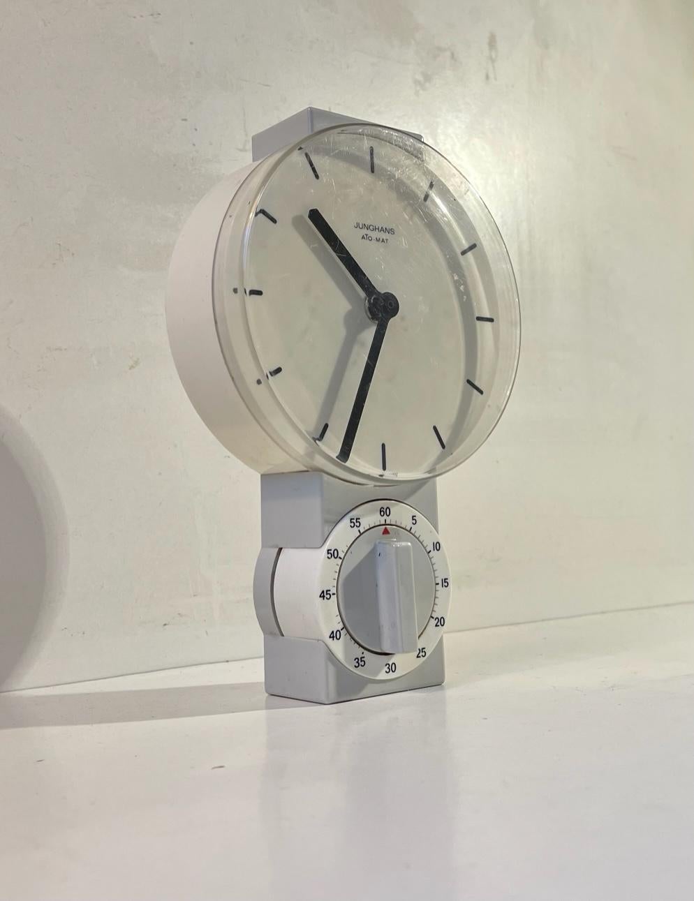 Graphically looking kitchen watch with removable egg clock by Junghans. It is called Ato-Mat and was manufactured during the 1960s or 1970s. It has a quartz/batteri operated movement. Measurements: H: 21, D: 13.5 cm.
