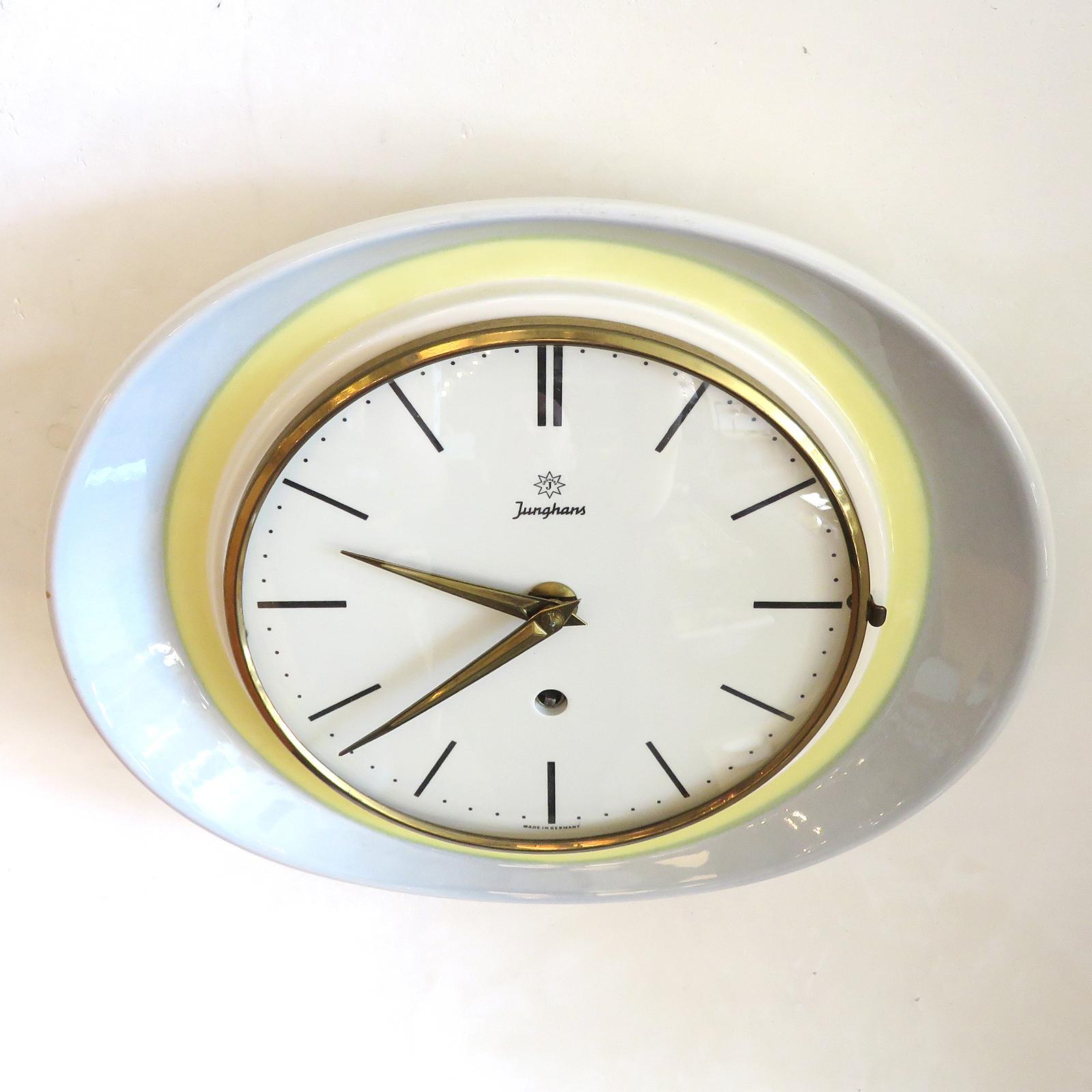 Allemand Horloge murale de l'Allemagne des Junghans, 1950 en vente
