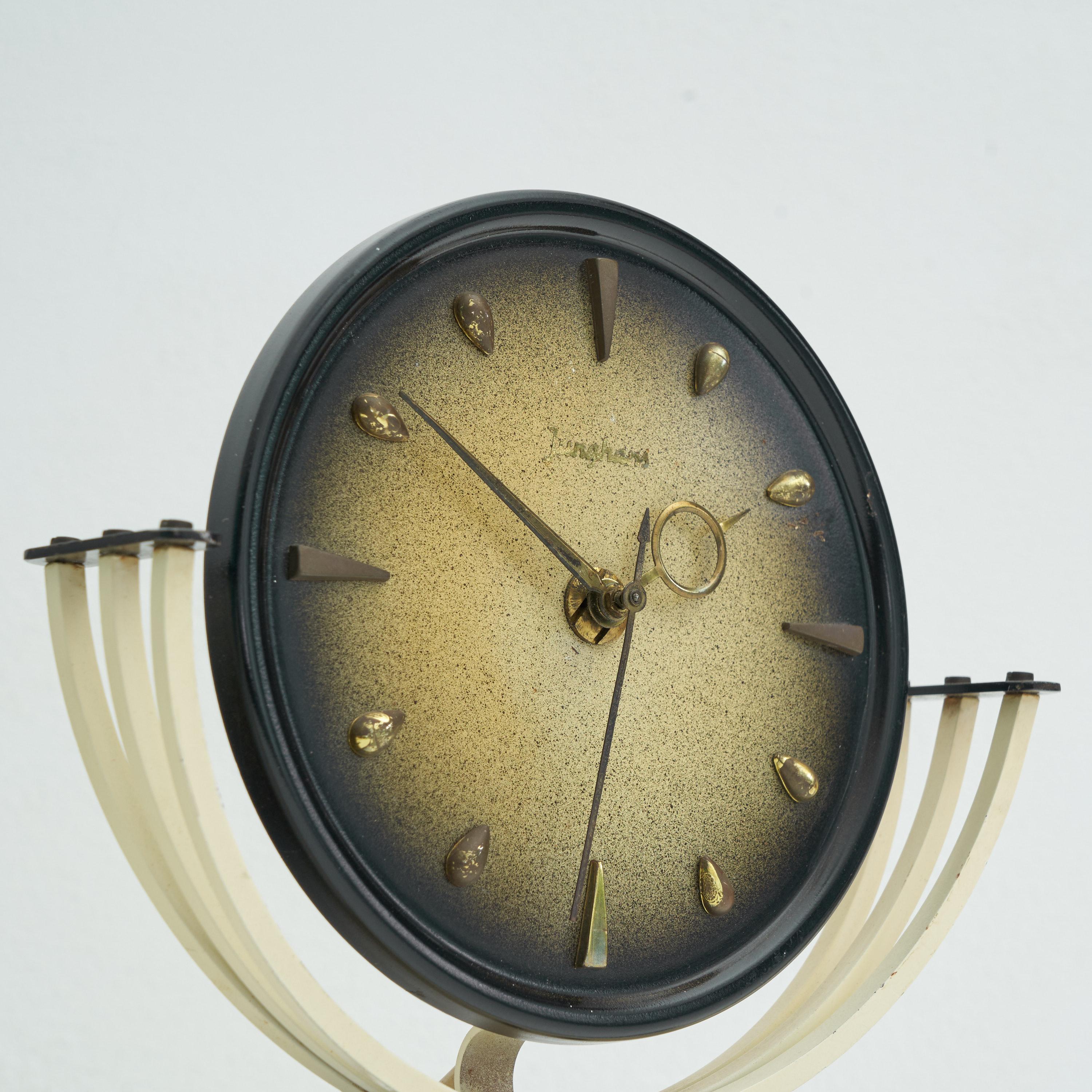Mid-Century Modern Horloge de table Junghans du milieu du siècle en métal et laiton, années 1950 en vente