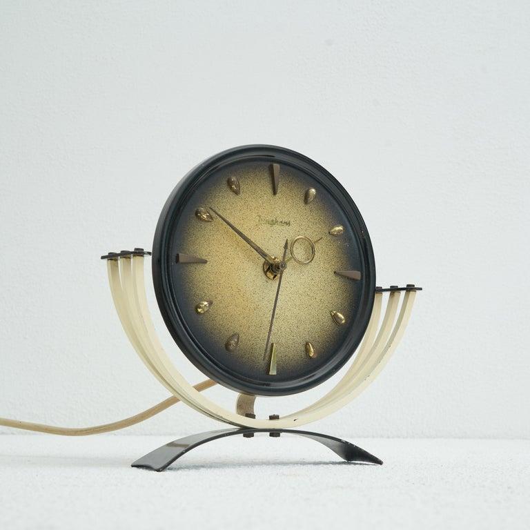 Junghans Mid-Century Table Clock in Metal and Brass, 1950s In Good Condition For Sale In Meer, VAN