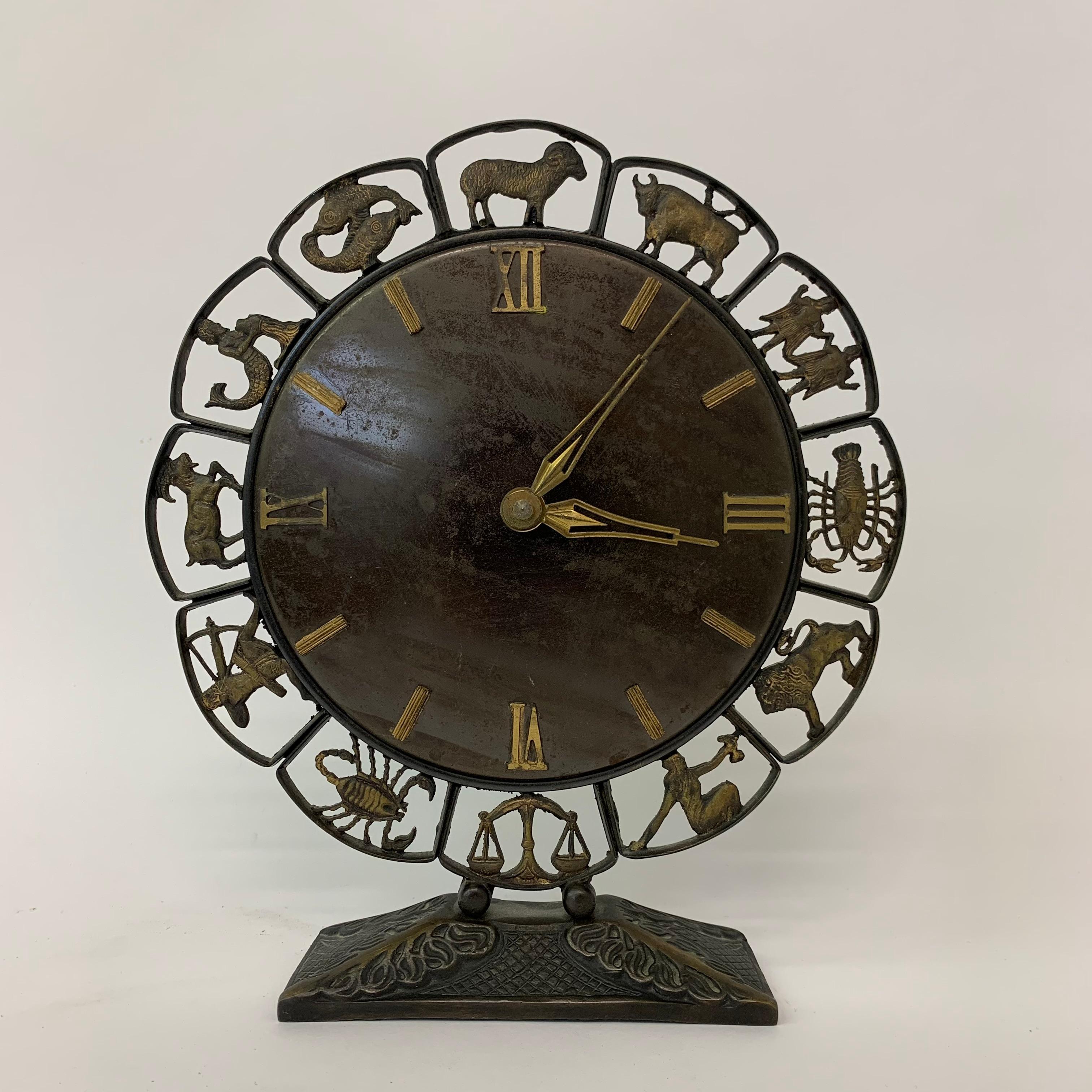 Junghans modernist Zodiac clock, 1970’s In Good Condition For Sale In Delft, NL