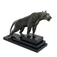 Scultura di pantera in stile Jungle Art Deco con patina verde di Max Le Verrier