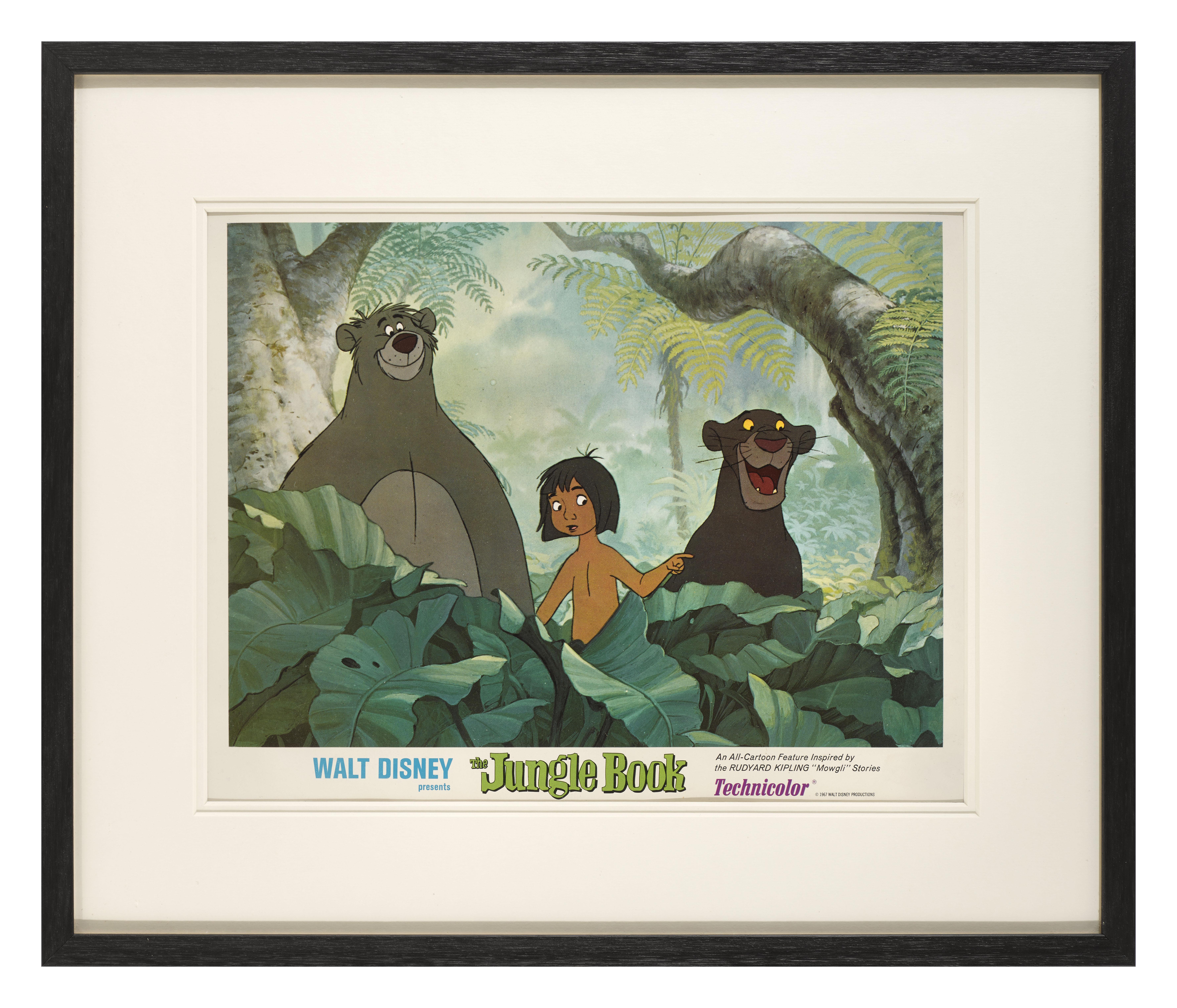 Lobby card originale statunitense utilizzata nei cinema americani per pubblicizzare il classico d'animazione Disney nel 1967.
Il film contiene la famosa canzone The Bare Necessities di Terry Gilkyson.
Questo biglietto d'ingresso è incorniciato in