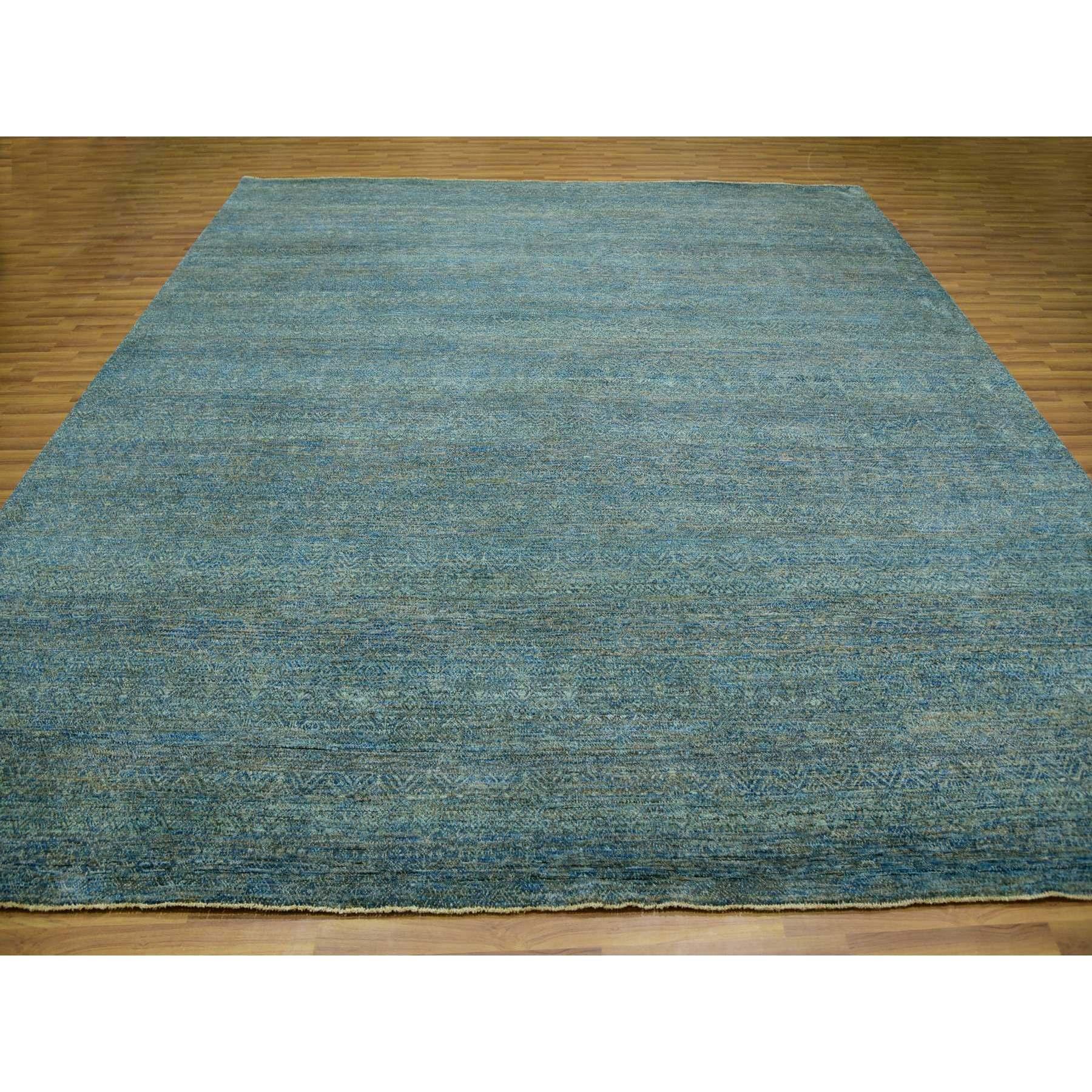 Ce fabuleux tapis noué à la main a été créé et conçu pour une résistance et une durabilité accrues. Ce tapis a été fabriqué à la main pendant des semaines selon la méthode traditionnelle utilisée pour fabriquer le tapis. Taille exacte du tapis en