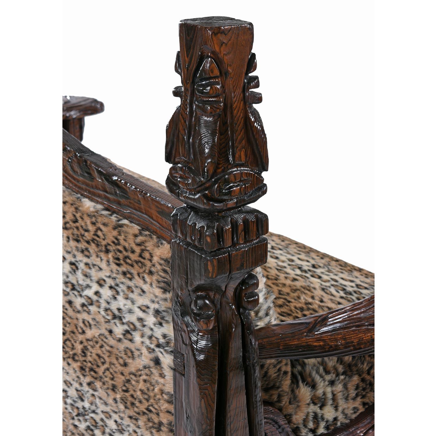 Canapé Jungle Room en fausse fourrure léopard sculpté à la main avec bras moulés Witco Tiki en vente 1