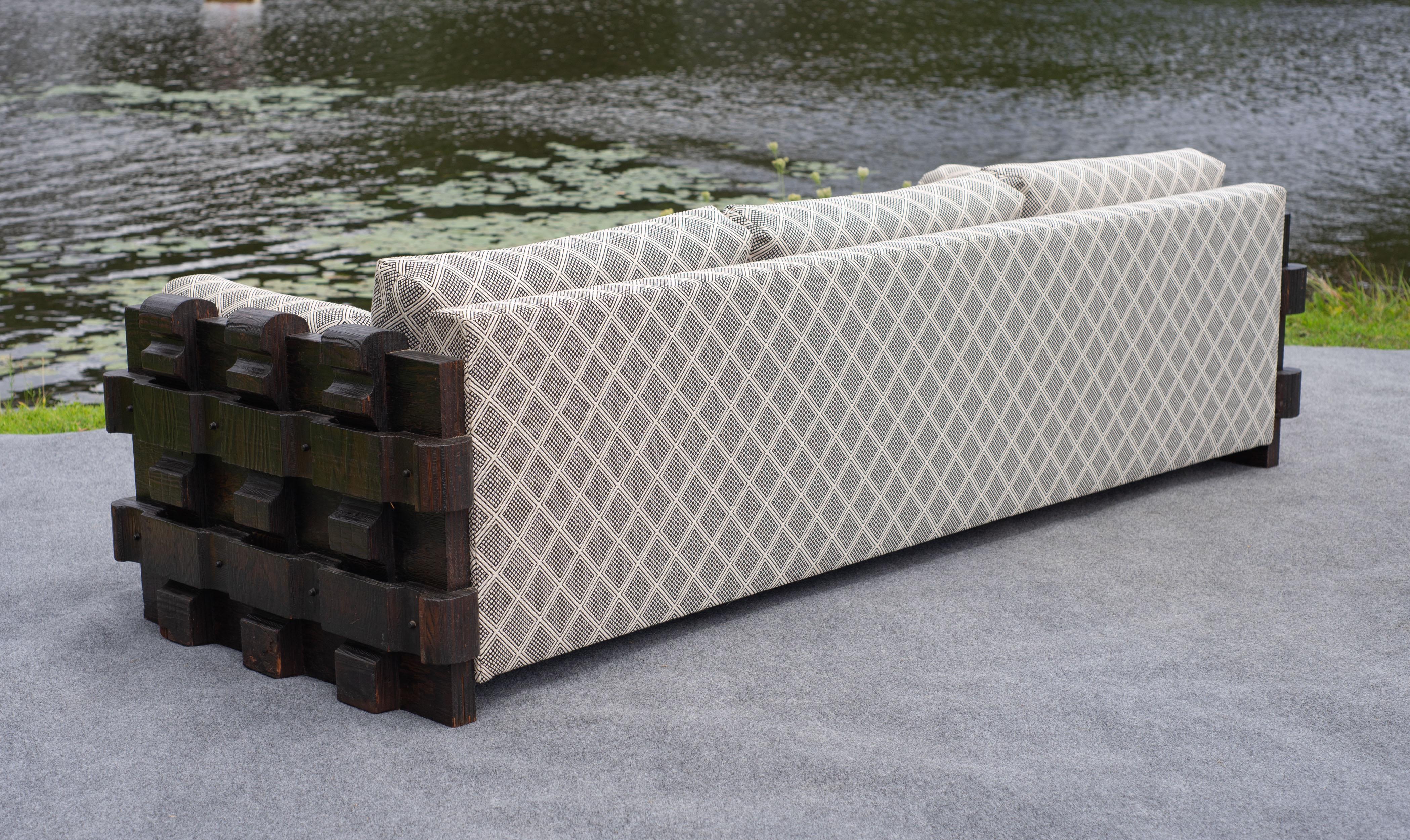 Divano imbottito in legno intagliato in stile Jungling del Mid-Century Modern by Witco in vendita 4