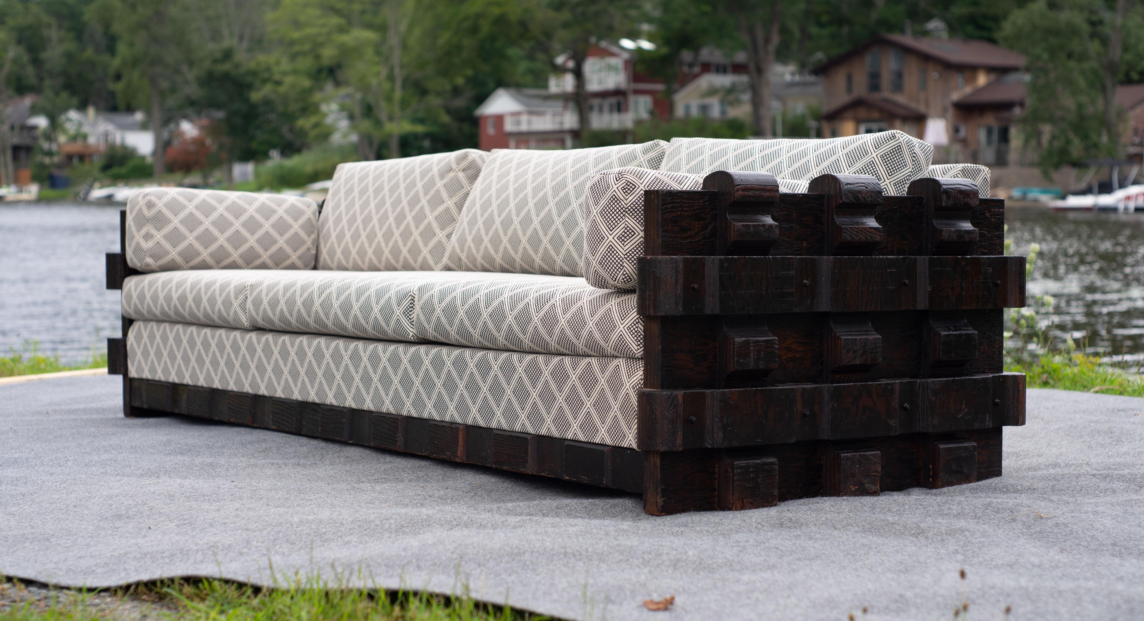 Intagliato Divano imbottito in legno intagliato in stile Jungling del Mid-Century Modern by Witco in vendita