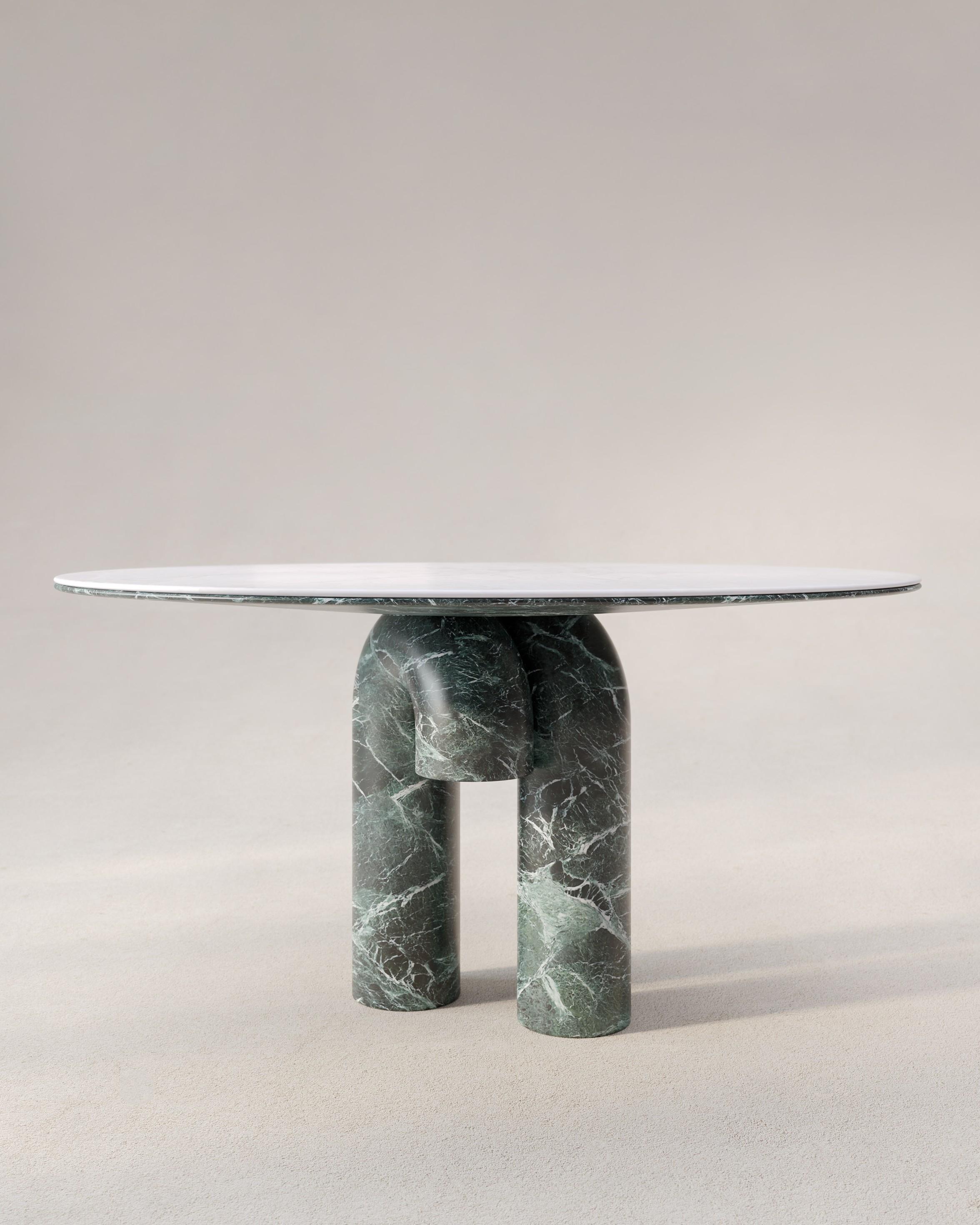 Transforma tu comedor en una obra maestra escultórica con la extraordinaria Mesa Juni, donde la monumental artesanía del mármol se une a la innovación del diseño contemporáneo en una armonía impresionante.

Nuestra Mesa Juni trasciende los muebles