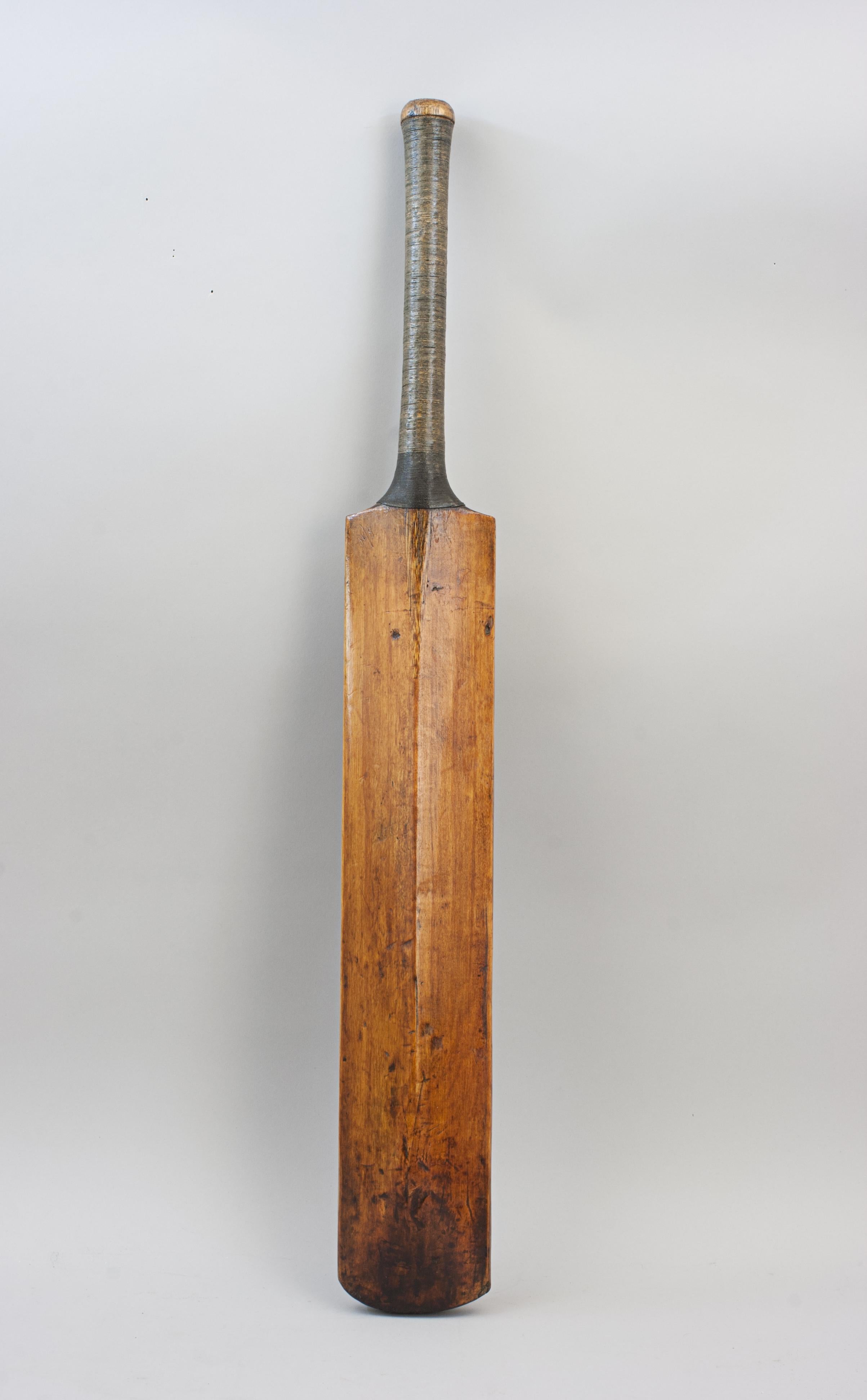 Junior Sykes 'Don Bradman' Autograph Cricket Bat.
A fine Sykes 'Don Bradman' endorsed cricket bat. The willow blade is clean and in good condition with a cord strung grip and triple sprung handle. The shoulders are embossed 'Syked Ltd., Horbury,