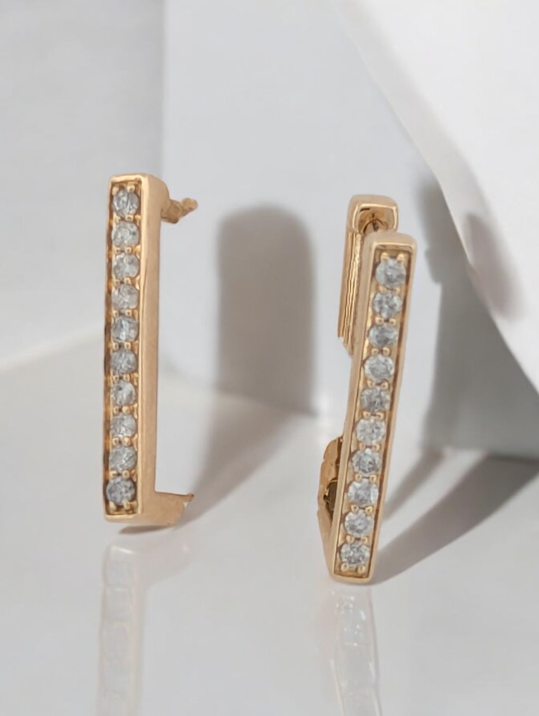 Juniper  14 Karat Gelbgold Diamant-Ohrstecker, 0,25 Karat, Dainty Gold-Ohrstecker, Minimali im Angebot