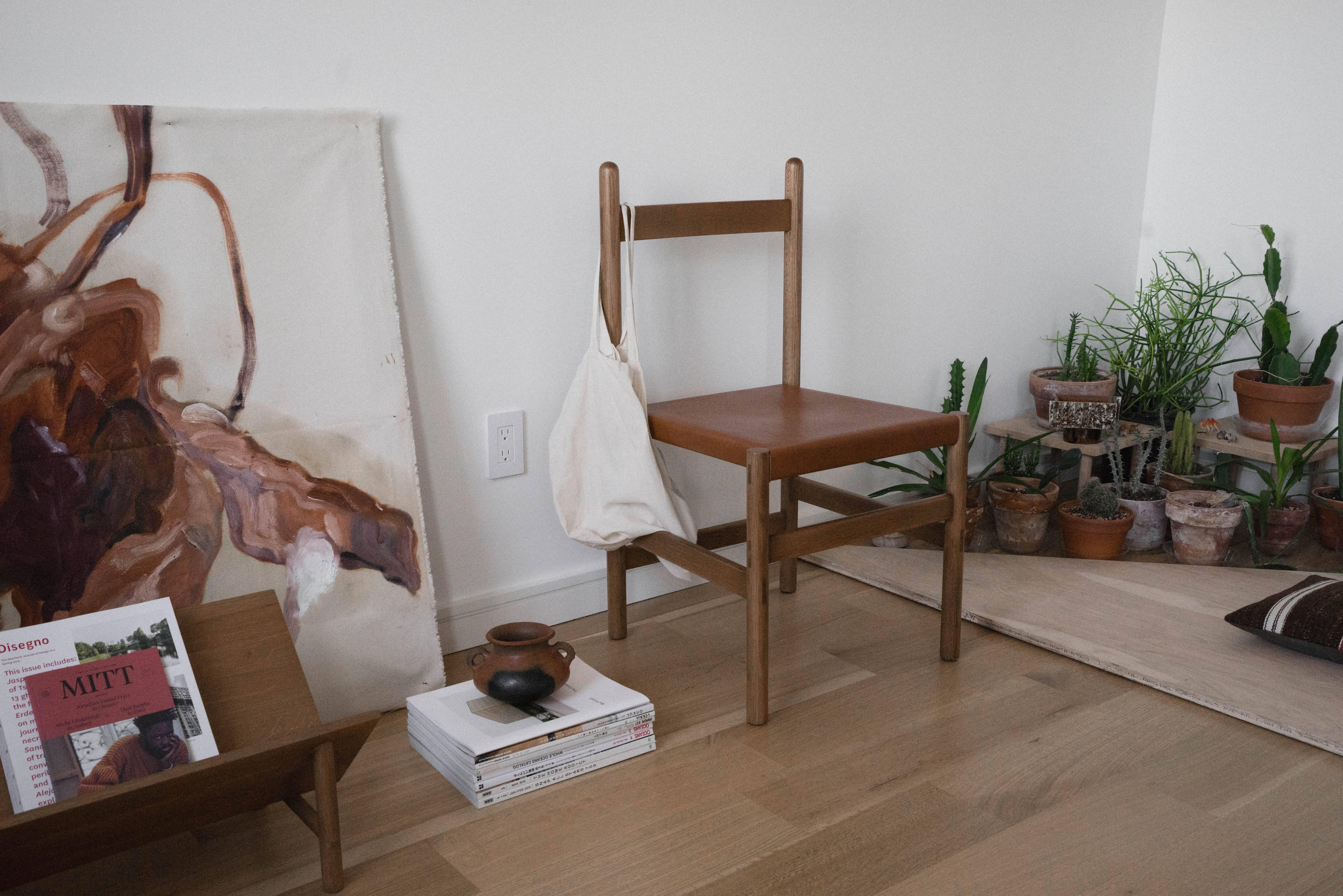 Juniper Chair von Sun at Six, Sienna, Minimalistischer Stuhl aus Holz und Leder  im Angebot 4