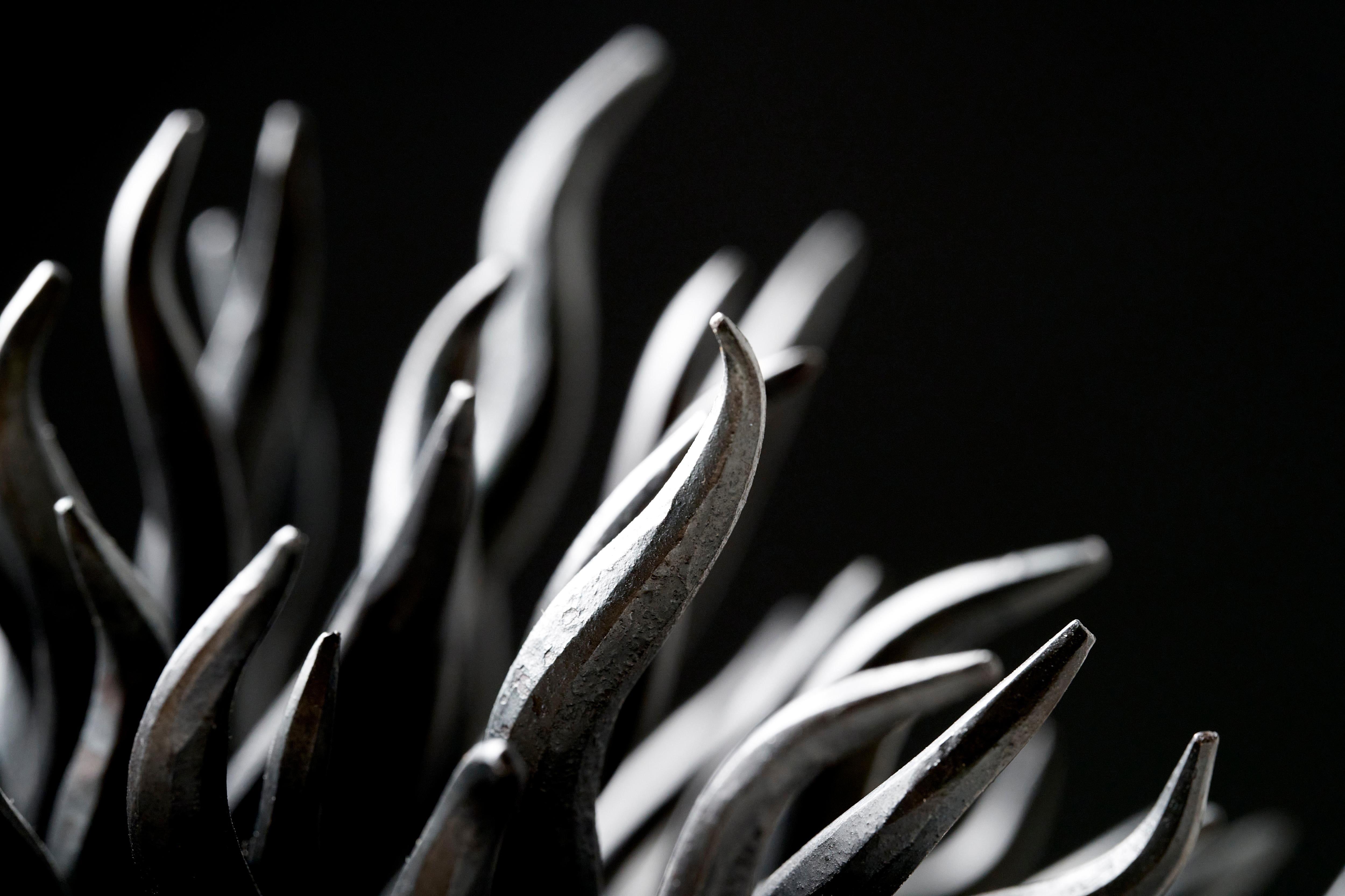 XXI secolo e contemporaneo Junko Mori Modernist Sculpture in Hand-Forged Steel, Organism Series, c. 2010 in vendita