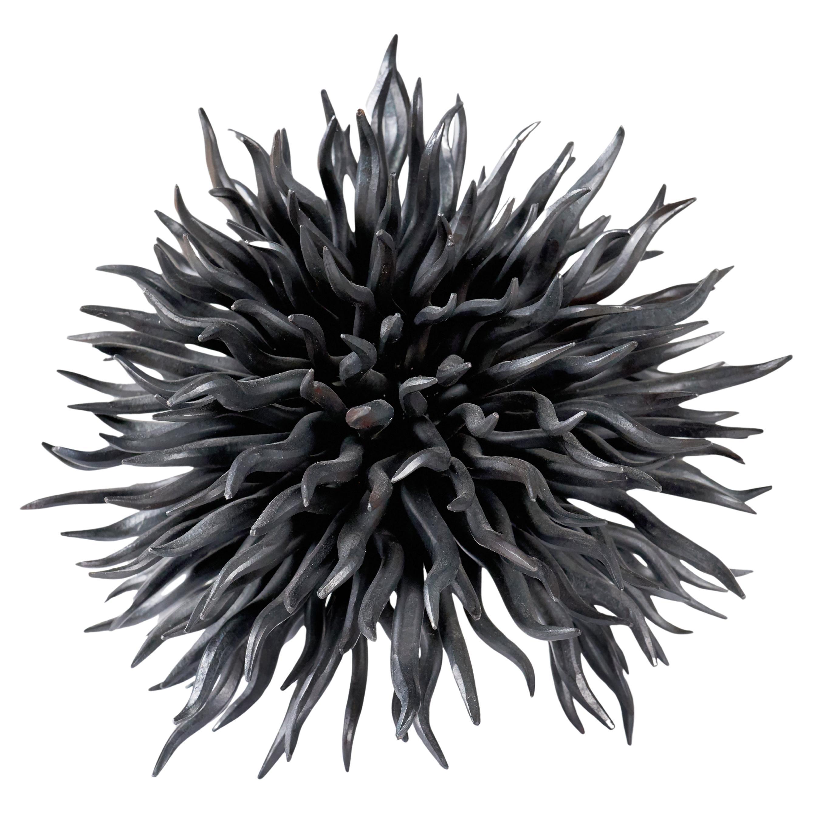 Scultura modernista di Junko Mori in acciaio forgiato a mano, serie Organism, 2010 ca.