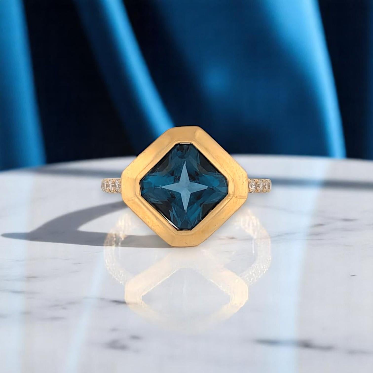 Juno  18k Yellow Gold Ring – 2.85 ct London Blue Topaz & Natural Diamond Halo In New Condition For Sale In Greeneville, TN