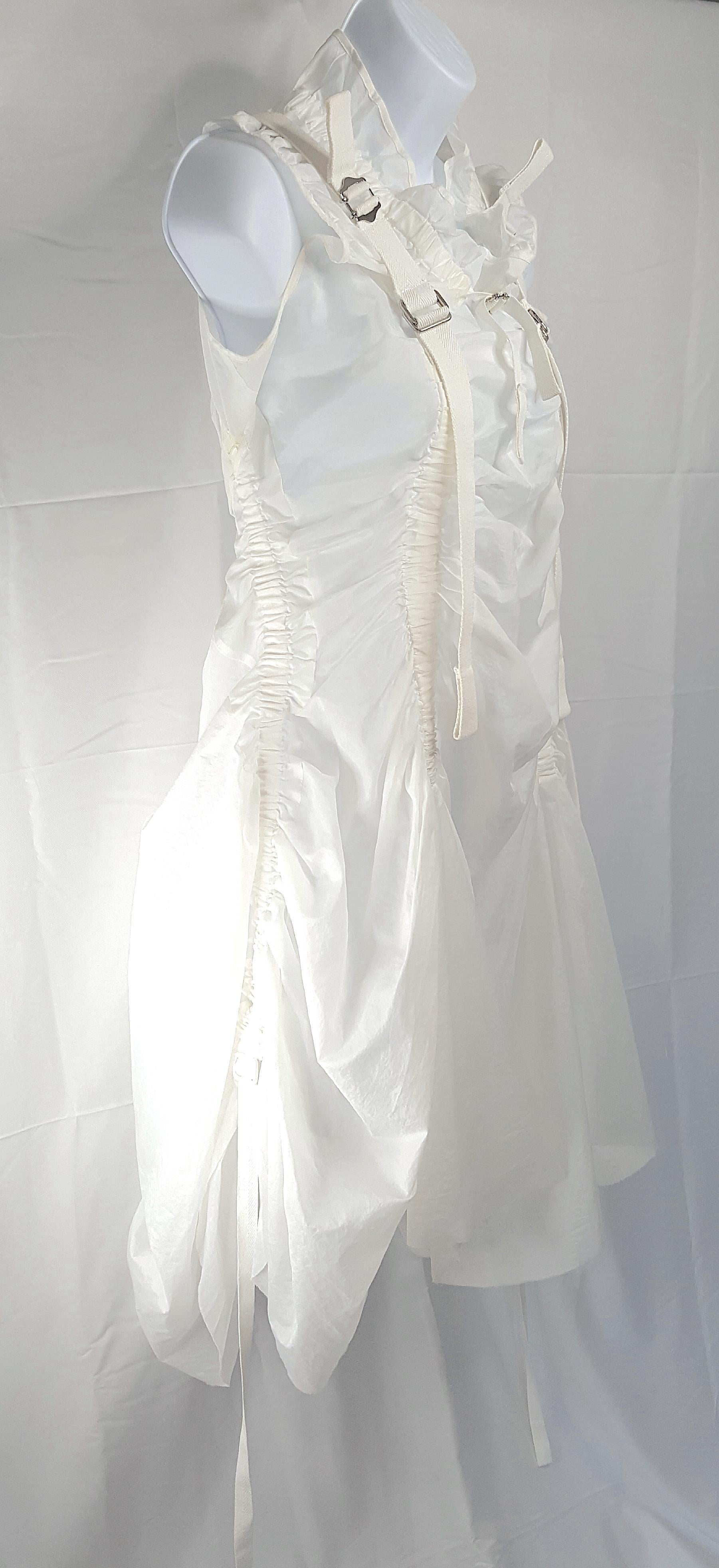 CommeDesGarcons 2003 LaufstegLook1 Weißes, umwandelbares, gerafftes Fallschirm-Kleid im Angebot 15