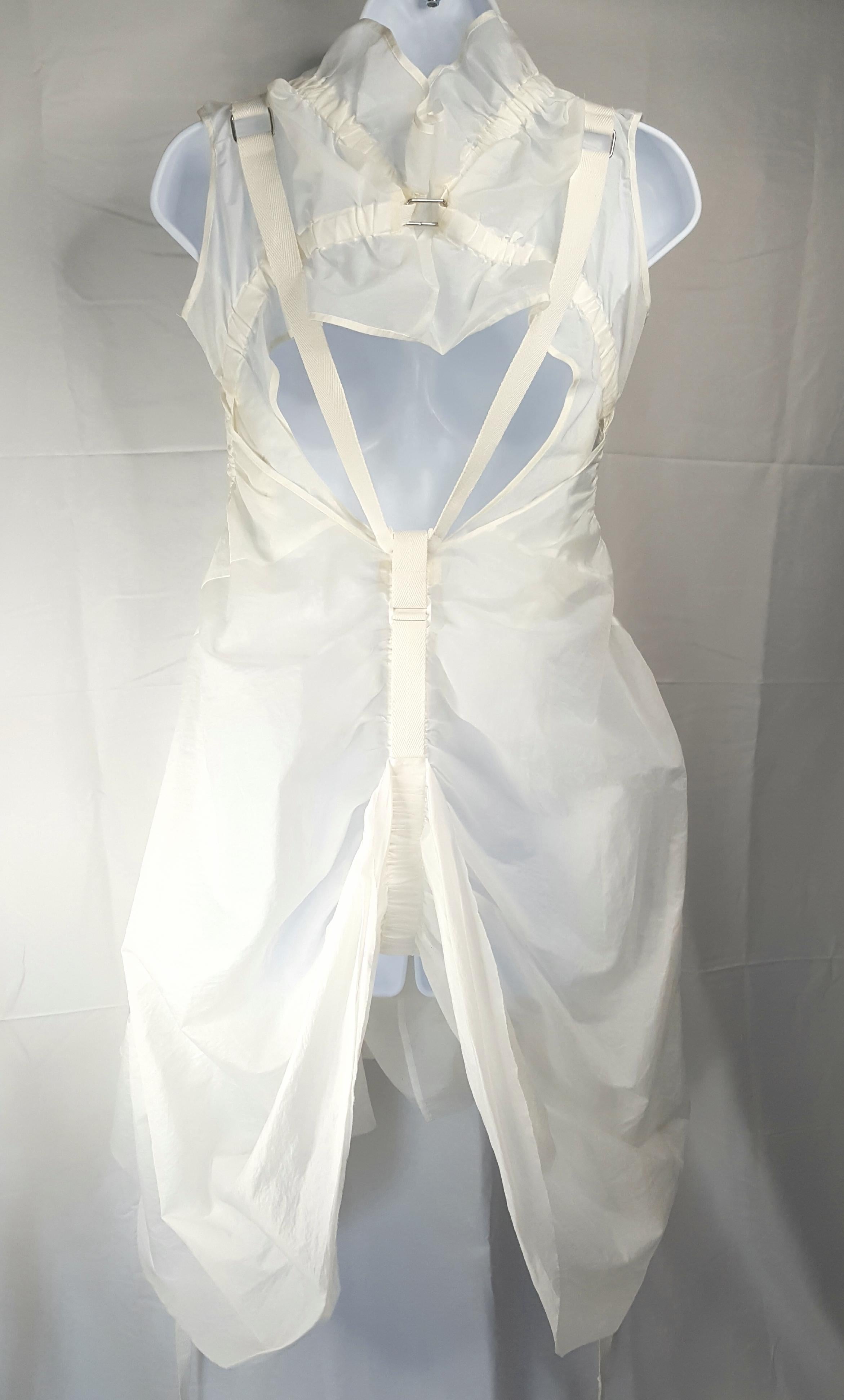 CommeDesGarcons 2003 LaufstegLook1 Weißes, umwandelbares, gerafftes Fallschirm-Kleid im Angebot 5