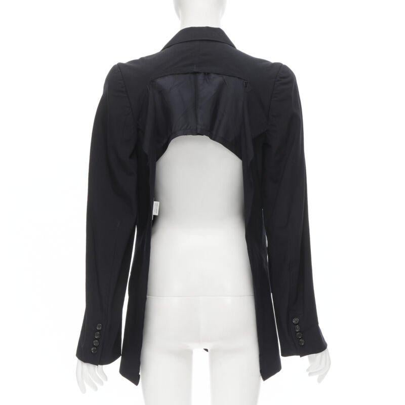 JUNYA WATANabe 1994 blazer in lana navy con spalla imbottita e taglio sul retro M
Riferimento: CRTI/A00319
Marchio: Junya Watanabe
Designer: Junya Watanabe
Collezione: 1994
Materiale: Lana
Colore: Marina Militare
Modello: Tinta unita
Chiusura:
