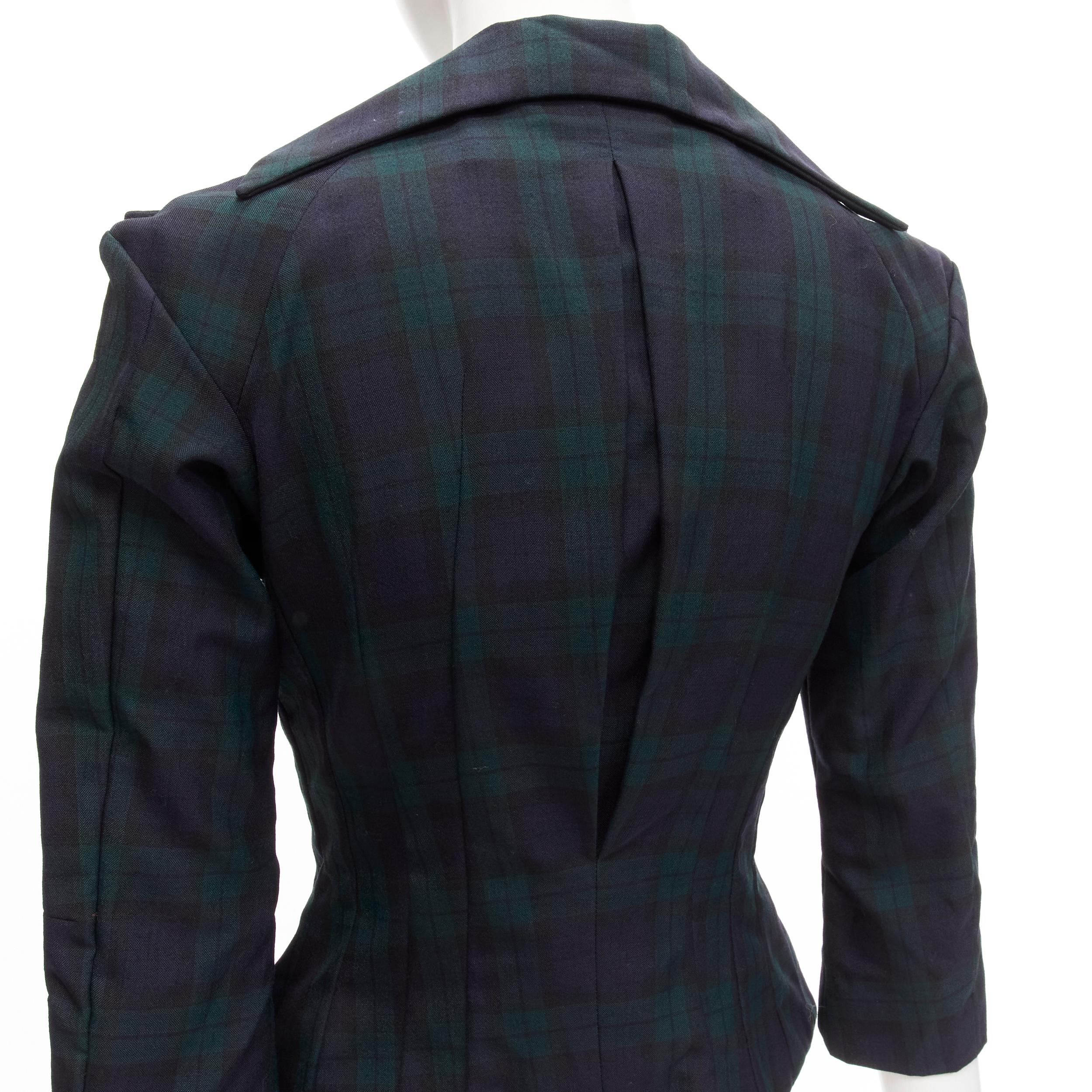JUNYA WATANABE 1996 Vintage green plaid deconstructed panels fitted blazer S
Reference: TGAS/C01959
Brand: Junya Watanabe
Designer: Junya Watanabe
Collection: 1996
Material: Polyester, Wool
Color: Green, Navy
Pattern: Plaid
Closure: Button
Extra