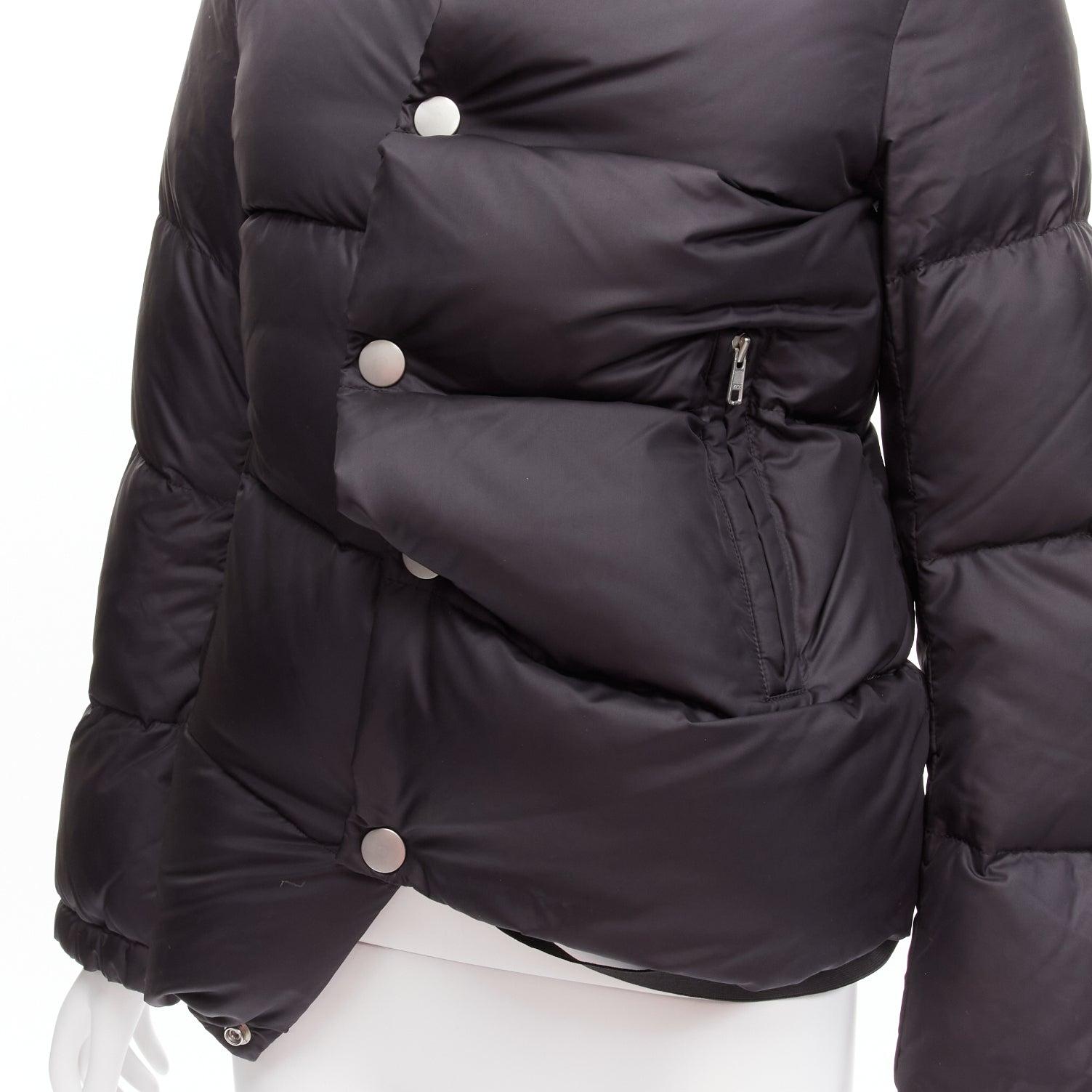 JUNYA WATANABE 2007 graphite grey down feather deconstructed asymmetric jacket
Reference: TGAS/D00144
Brand: Junya Watanabe
Designer: Junya Watanabe
Collection: 2007
Material: Nylon, Down, Feather
Color: Grey
Pattern: Solid
Closure: Snap