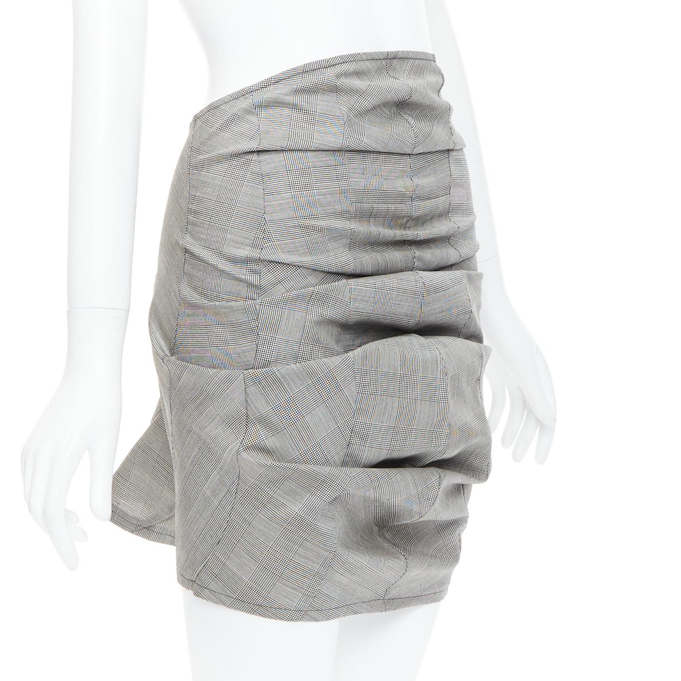 JUNYA WATANABE 2009 3D curved cut deconstructed ruched skirt XS
Reference: ALCU/A00025
Brand: Junya Watanabe
Designer: Junya Watanabe
Collection: 2009
Material: Wool, Blend
Color: Grey
Pattern: Houndstooth
Closure: Zip
Extra Details: Curved cut that