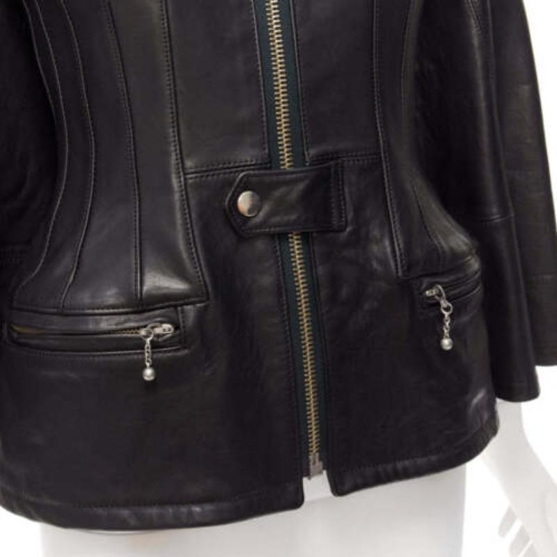 JUNYA WATANABE 2011 Runway black leather corset bodice cape sleeve jacket XS
Reference: SSLG/A00006
Brand: Junya Watanabe
Collection: 2011 - Runway
Material: Leather
Color: Black, Silver
Pattern: Solid
Closure: Zip
Lining: Black Fabric
Extra