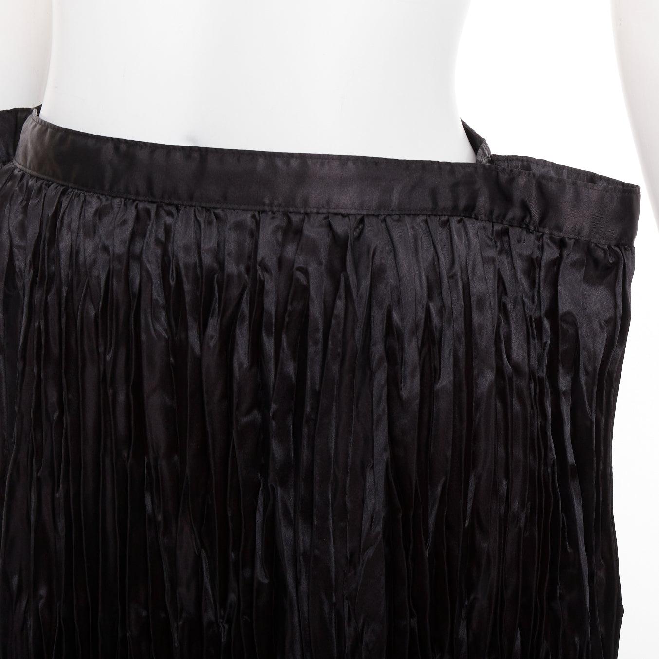 Junya Watanabe 2018 noir plisse prolongé taille construite jupe midi XS
Référence : TGAS/F00172
Marque : Junya Watanabe
Collection : 2018
Matériau : Polyester
Couleur : Noir
Motif : Solide
Fermeture : crochet et barre
Détails supplémentaires : Issue