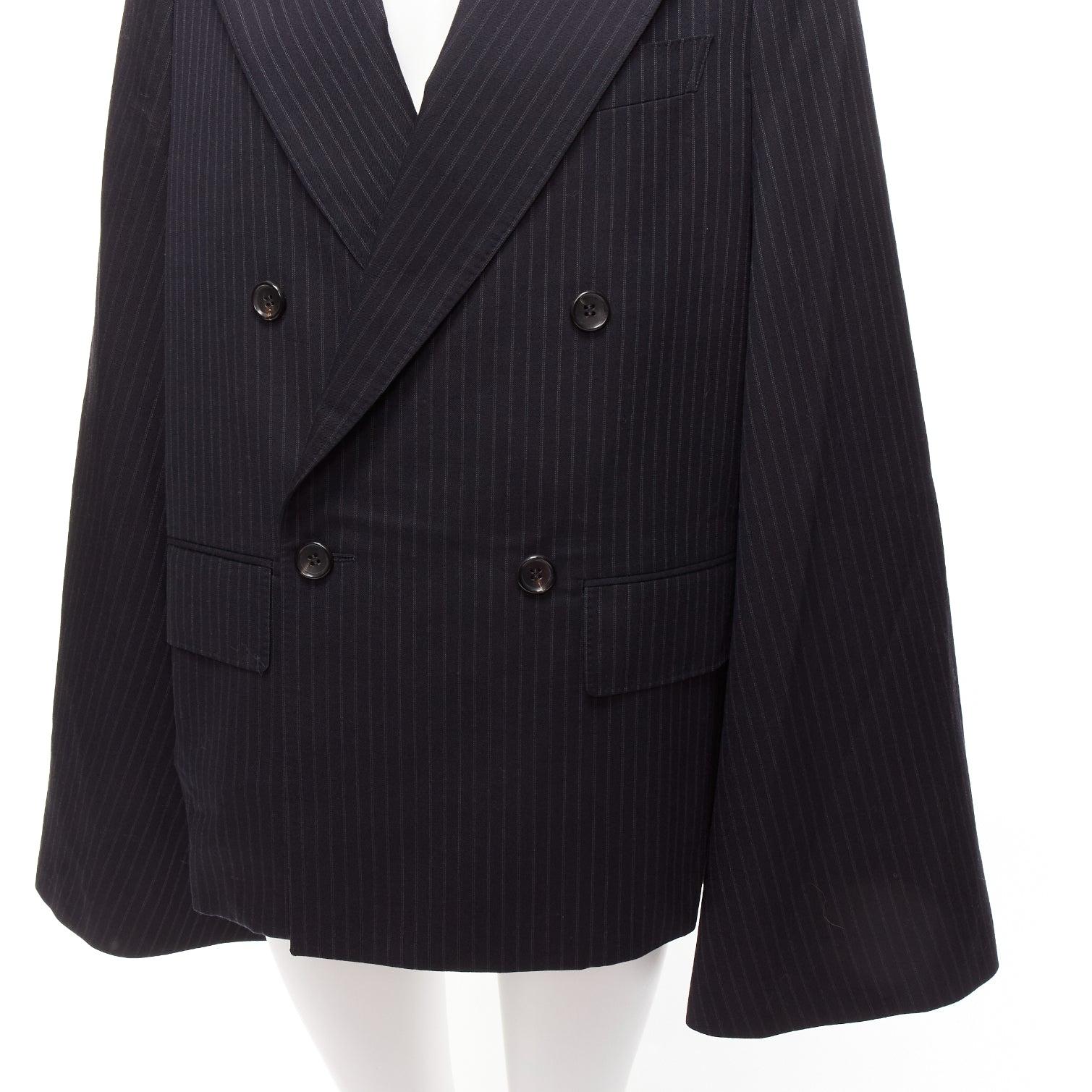JUNYA WATANABE 2018 grey pinstripe wool blend cape sleeve boxy blazer S
Reference: KEDG/A00345
Brand: Junya Watanabe
Collection: 2018
Material: Wool, Blend
Color: Grey
Pattern: Pinstriped
Closure: Button
Lining: Black Fabric
Made in:
