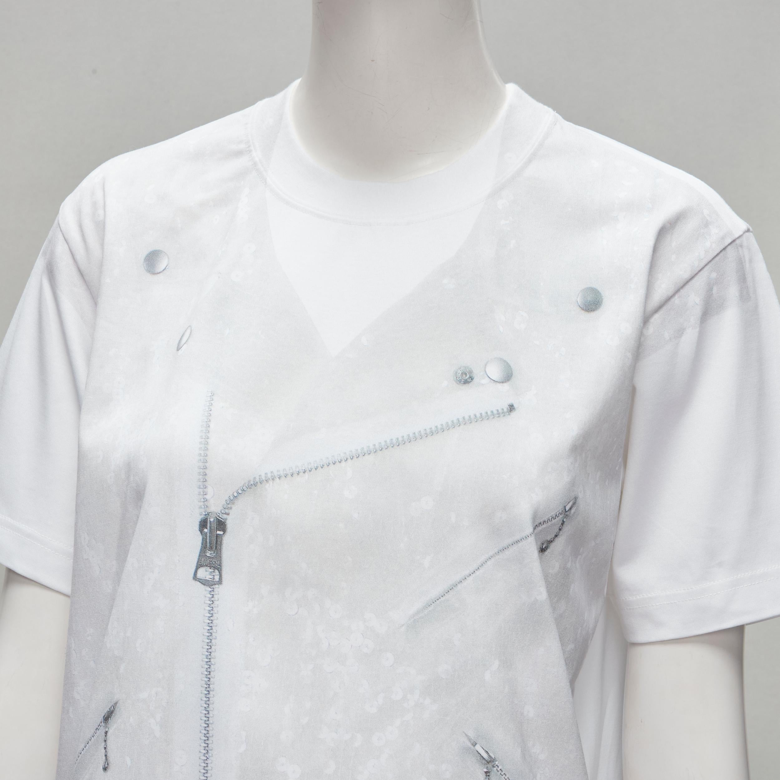 JUNYA WATANABE 2020 grey sequin biker print white cotton tshirt top S
Reference: AAWC/A00210
Brand: Junya Watanabe
Designer: Junya Watanabe
Collection: 2020
Material: Cotton
Color: Grey, White
Pattern: Photographic Print
Closure: Pullover
Made in: