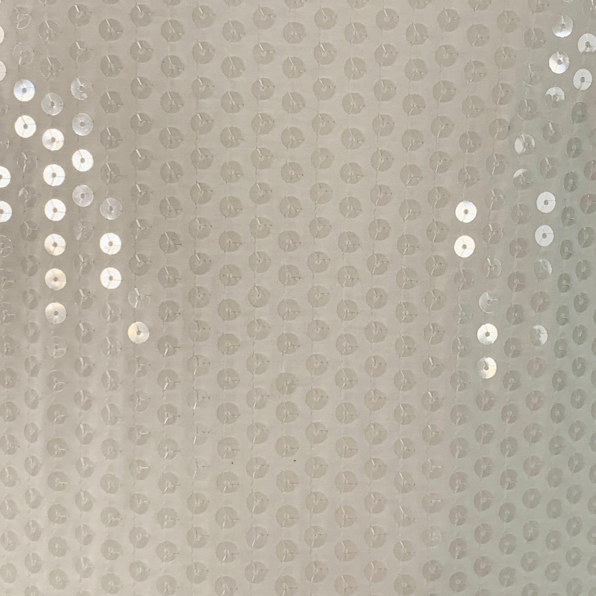 T-shirt JUNYA WATANABE 2020
en jersey de coton blanc, avec un motif de paillettes transparentes sur le devant, des manches courtes et un col ras du cou. Fabriqué au Japon. Très bon état. Plusieurs marques mineures. 

Marqué :   L 

Mesures : 
