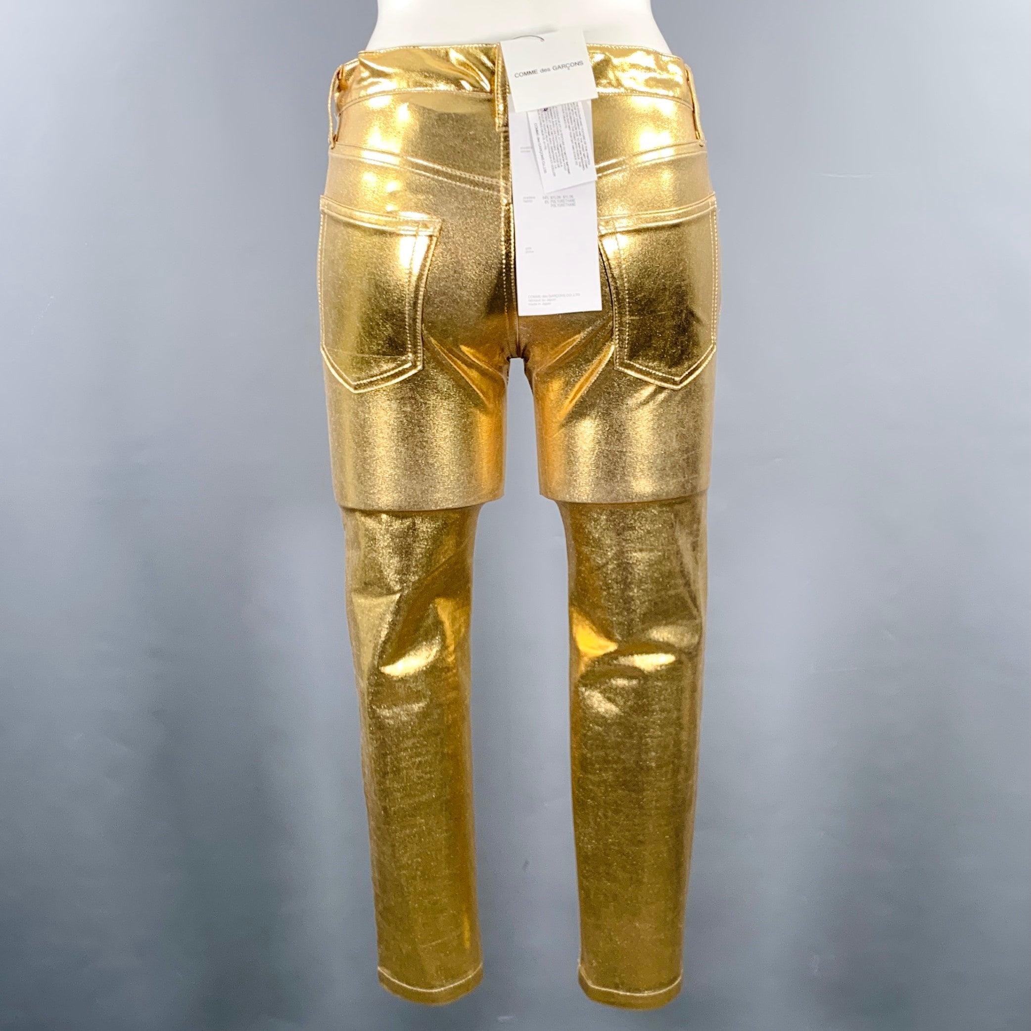 JUNYA WATANABE Freizeithose
aus einem goldfarbenen Nylon-Stretch-Mischgewebe mit fünf Taschen, flacher Vorderseite und Reißverschluss. Hergestellt in Japan &New with Tags. 

Markiert:   XS 

Abmessungen: 
  Taille: 28 Zoll Anstieg: 7,5 Zoll