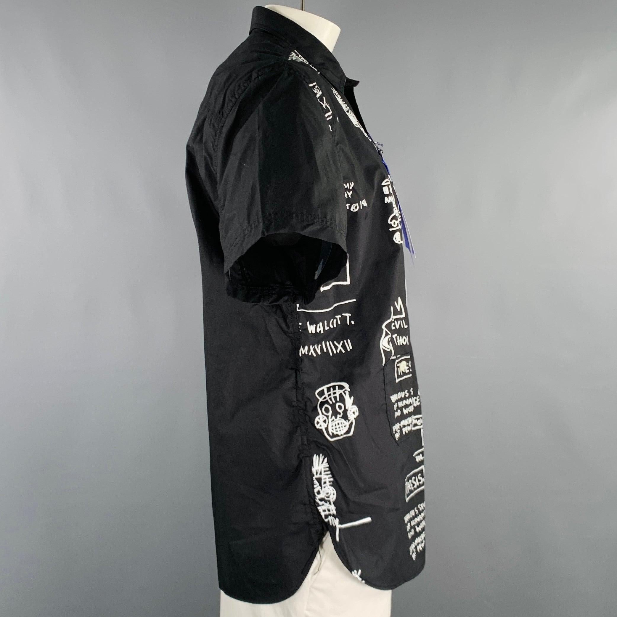 JUNYA WATANABE 2022 XL Schwarz-Weißes Kurzarmhemd aus grafischer Baumwolle mit Basquiat-Druck im Angebot 2