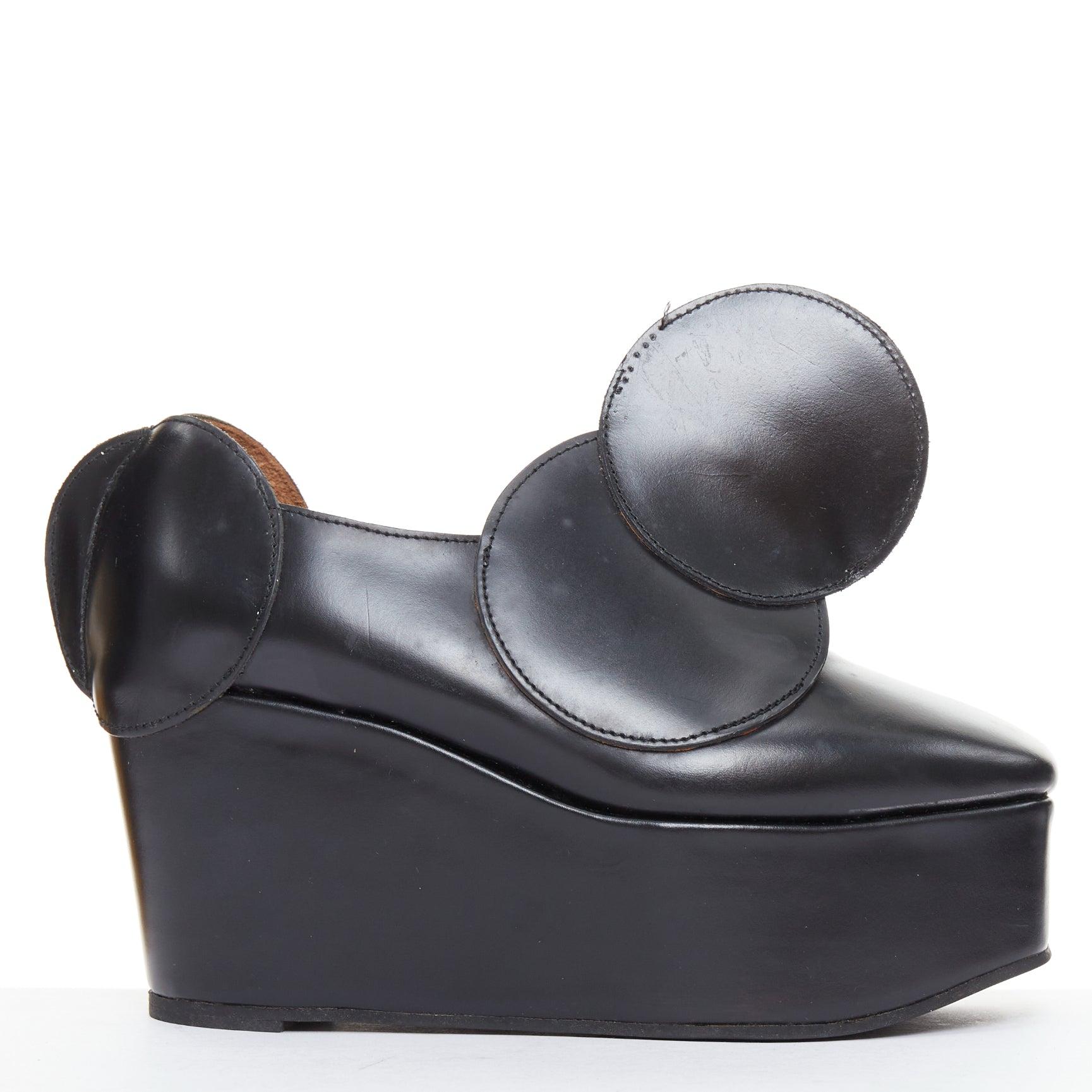 JUNYA WATANABE black leather circle embellished platorm brogue shoes XS
Reference: TGAS/F00230
Brand: Junya Watanabe
Designer: Junya Watanabe
Material: Leather
Color: Black
Pattern: Solid
Closure: Slip On
Lining: Brown Leather
Made in: