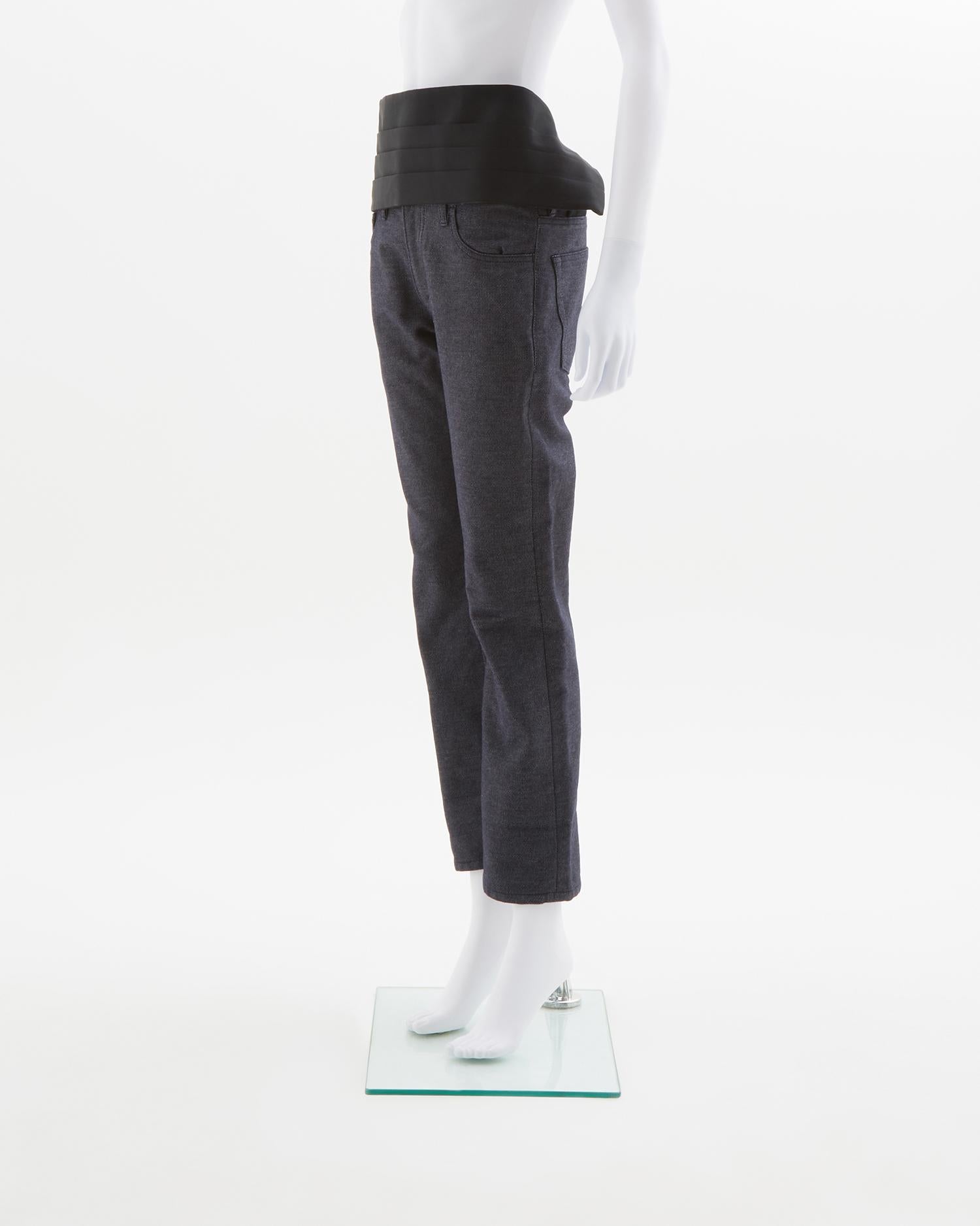 - Runway Look 02
- Sold by Skof.Archive
- Junya Watanabe by Comme des Garçons
- Skinny pants with cummerbund-style waistband 
- Spring Summer 2007
- Made in Japan

Size : FR 36 - EN 40 - UK 8 - US 4 (EU)

Materials : 
Interior 100% cotton
Exterior