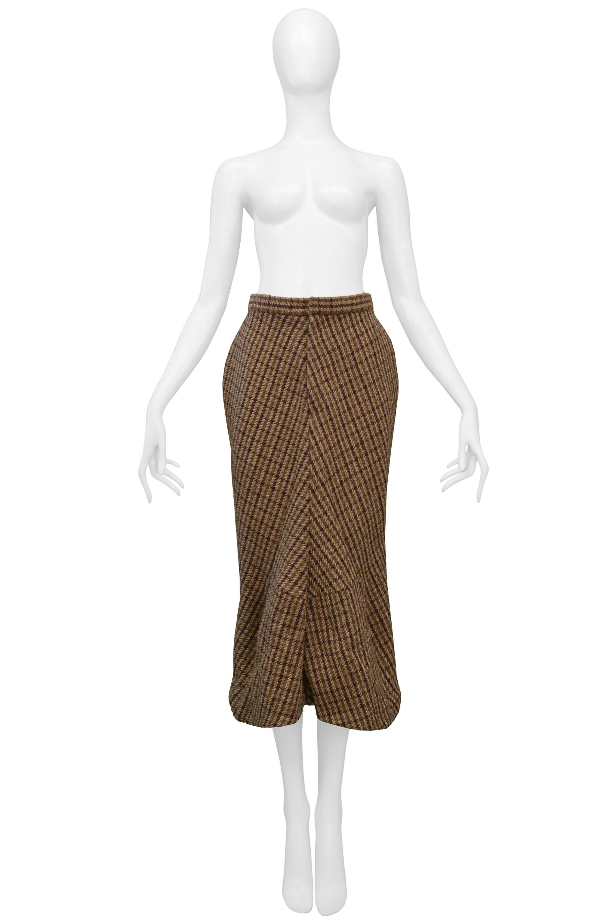 Resurrection Vintage is excited to offer a vintage Junya Watanabe for Comme des Garcons brown plaid tween flared straight skirt with a bum pack on the back. 

Junya Watanabe
Size: Medium
Wool
1999 Collection
Excellent Vintage Condition
Authenticity