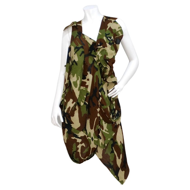 Junya Watanabe CDG 2010 Runway Green Camo Print Pleated Asymmetrical Dress at 1stDibs Junya Watanabe CDG 2010 Runway Green Camo Print Pleated Asymmetrical Dress at 1stDibs