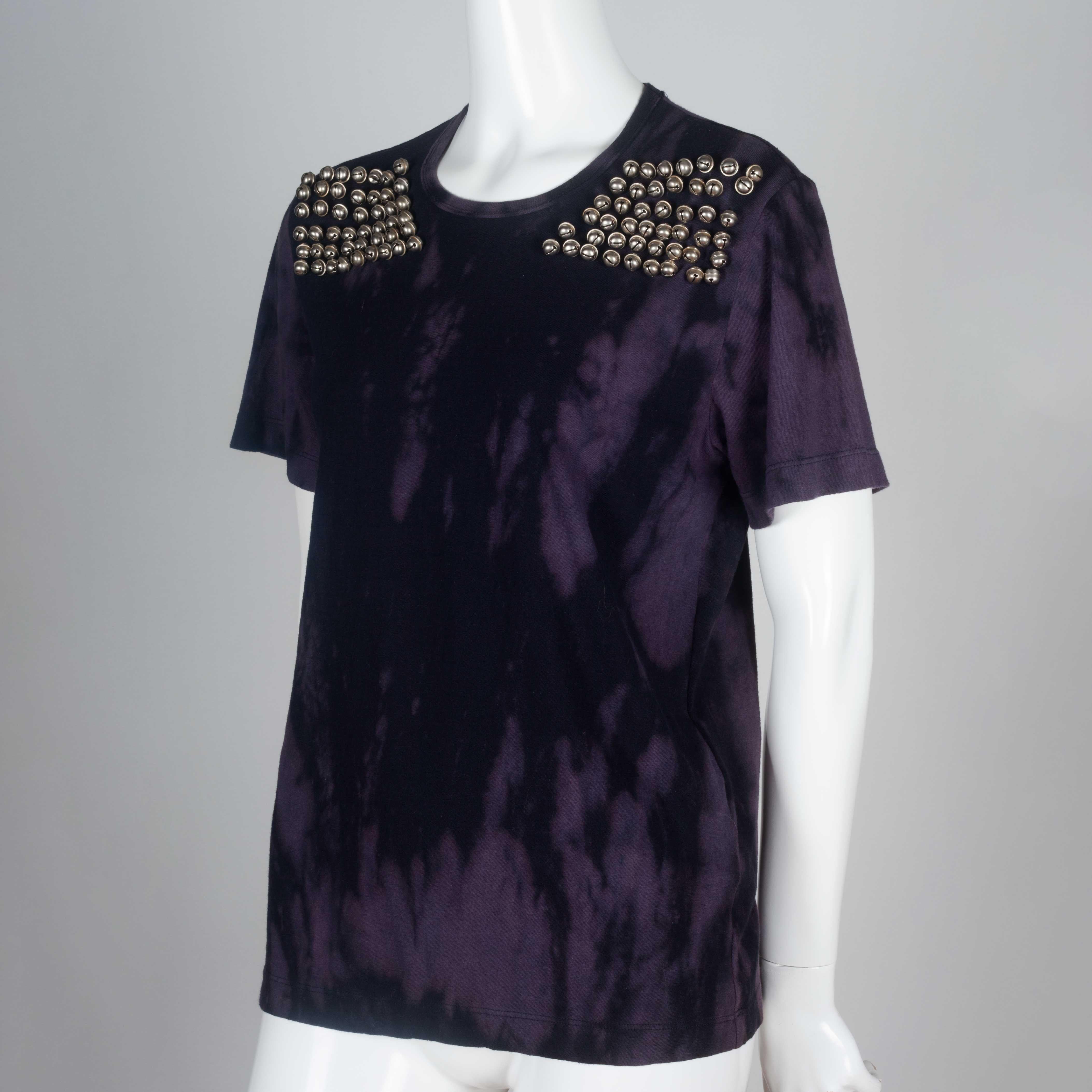 A rock mood on this Junya Watanabe Comme des Garçons 2004 tee from Japan in purple and black tie dye. Embellished with six rows of bells along each front shoulder. 

YEAR: 2004
MARKED SIZE: S
US WOMEN'S: S
US MEN'S: XS
FIT: Regular
CHEST: