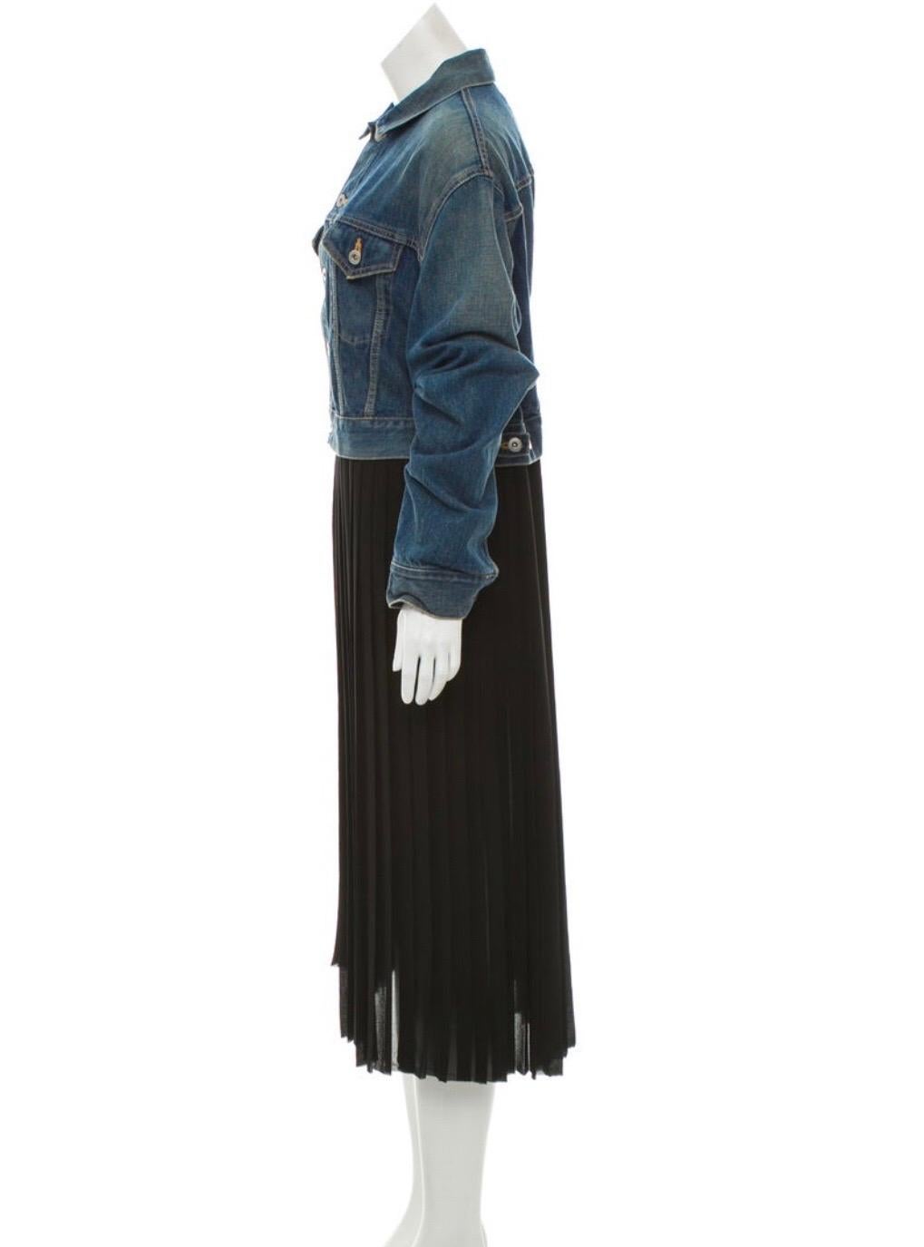 Medium wash blue and black Junya Watanabe Comme des Garçons dress with denim bodice. Attached pleated crepe skirt and button closures at front. Condition: Excellent.  Size  S ( mannequin is US size 6 ) 

Bust: 46