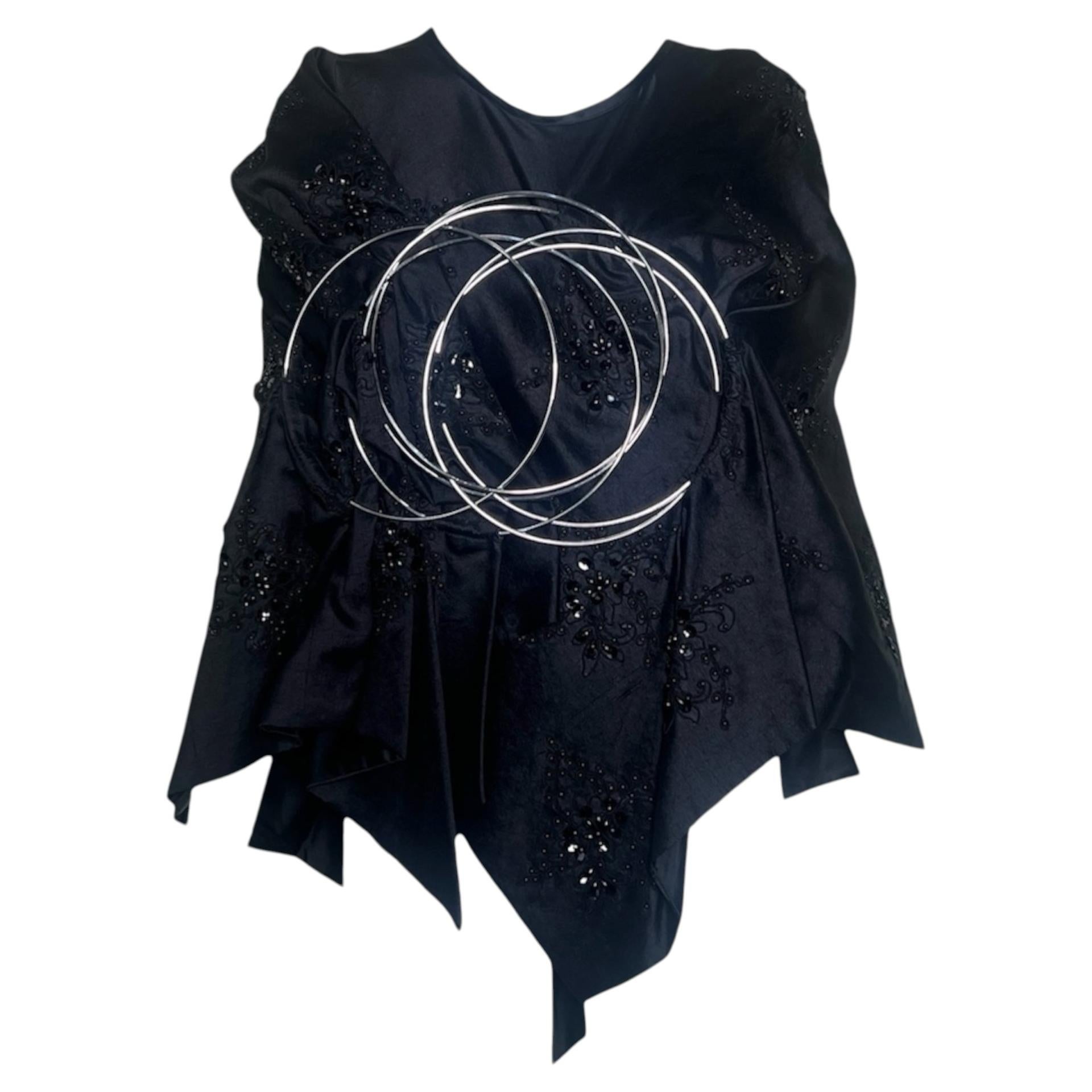 Junya Watanabe Comme des Garçons Autunno 1999: camicetta impreziosita da anelli metallici, passerella